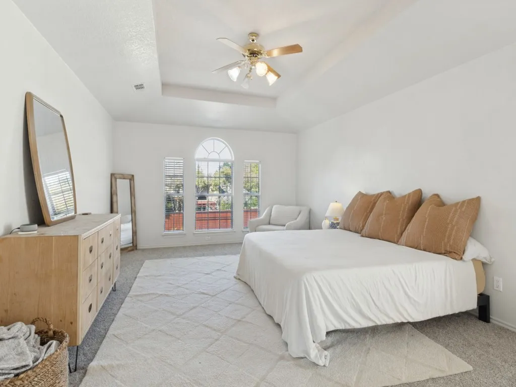 Single Family Residence For Sale in Denton County , 2514 Fallview Lane, Carrollton, Texas 75007, 5 Bedroom, 3 Bathroom, 2 Garage spaces, 3,310 Sqft, built in 1992, mls#21404696, Real Estate Agent in Carrollton, Homes For Sale in Denton county, Homes For Sale in Carrollton, Realtor in Carrollton Texas, Real Estate Brokerage Independent Realty Texas, Luminita Cordes Realtor