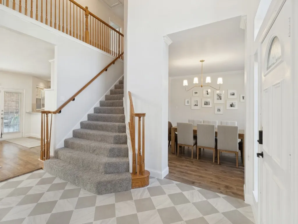 Single Family Residence For Sale in Denton County , 2514 Fallview Lane, Carrollton, Texas 75007, 5 Bedroom, 3 Bathroom, 2 Garage spaces, 3,310 Sqft, built in 1992, mls#21404696, Real Estate Agent in Carrollton, Homes For Sale in Denton county, Homes For Sale in Carrollton, Realtor in Carrollton Texas, Real Estate Brokerage Independent Realty Texas, Luminita Cordes Realtor
