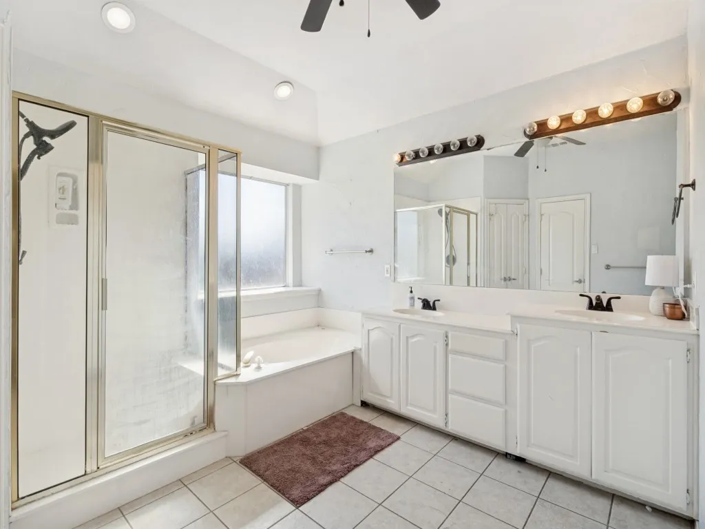 Single Family Residence For Sale in Denton County , 2514 Fallview Lane, Carrollton, Texas 75007, 5 Bedroom, 3 Bathroom, 2 Garage spaces, 3,310 Sqft, built in 1992, mls#21404696, Real Estate Agent in Carrollton, Homes For Sale in Denton county, Homes For Sale in Carrollton, Realtor in Carrollton Texas, Real Estate Brokerage Independent Realty Texas, Luminita Cordes Realtor