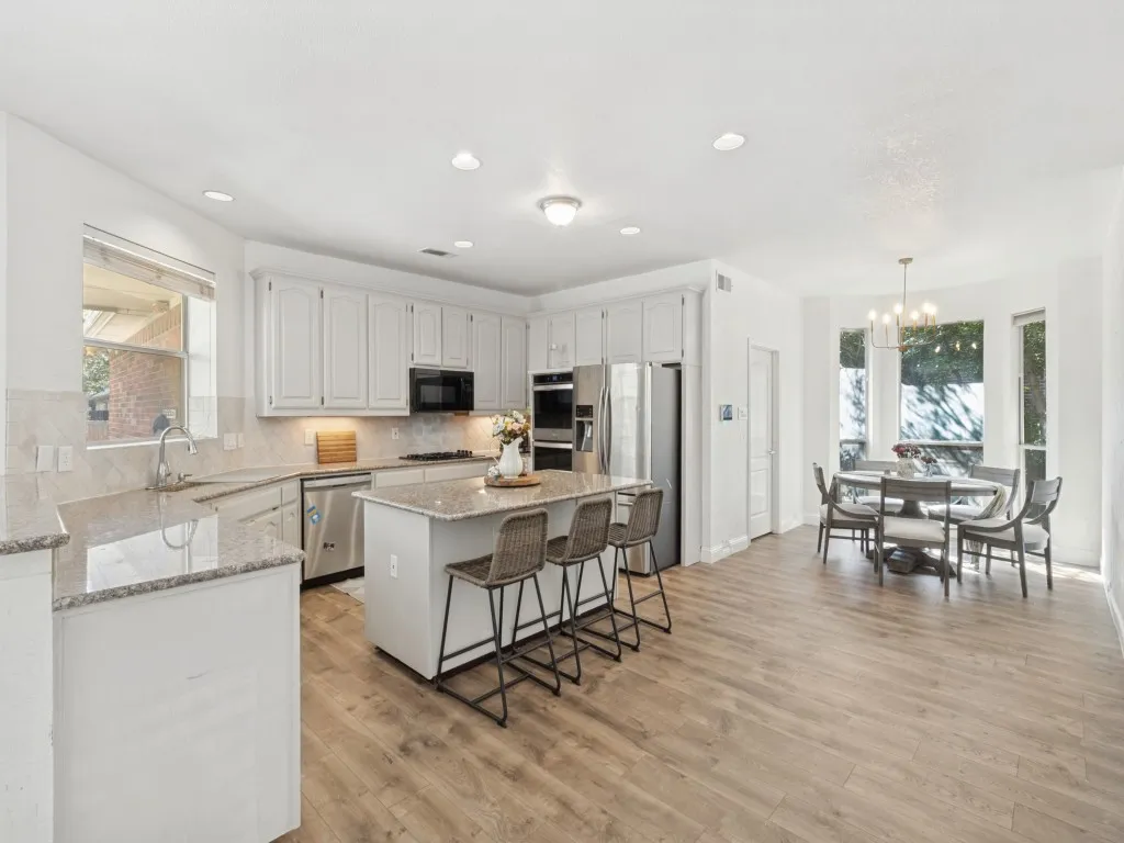 Single Family Residence For Sale in Denton County , 2514 Fallview Lane, Carrollton, Texas 75007, 5 Bedroom, 3 Bathroom, 2 Garage spaces, 3,310 Sqft, built in 1992, mls#21404696, Real Estate Agent in Carrollton, Homes For Sale in Denton county, Homes For Sale in Carrollton, Realtor in Carrollton Texas, Real Estate Brokerage Independent Realty Texas, Luminita Cordes Realtor