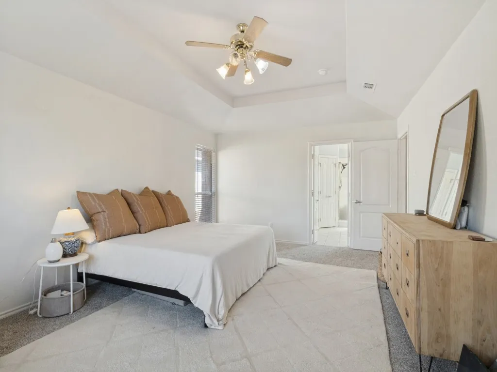 Single Family Residence For Sale in Denton County , 2514 Fallview Lane, Carrollton, Texas 75007, 5 Bedroom, 3 Bathroom, 2 Garage spaces, 3,310 Sqft, built in 1992, mls#21404696, Real Estate Agent in Carrollton, Homes For Sale in Denton county, Homes For Sale in Carrollton, Realtor in Carrollton Texas, Real Estate Brokerage Independent Realty Texas, Luminita Cordes Realtor