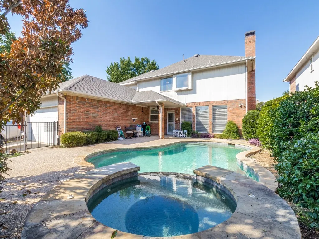 Single Family Residence For Sale in Denton County , 2514 Fallview Lane, Carrollton, Texas 75007, 5 Bedroom, 3 Bathroom, 2 Garage spaces, 3,310 Sqft, built in 1992, mls#21404696, Real Estate Agent in Carrollton, Homes For Sale in Denton county, Homes For Sale in Carrollton, Realtor in Carrollton Texas, Real Estate Brokerage Independent Realty Texas, Luminita Cordes Realtor