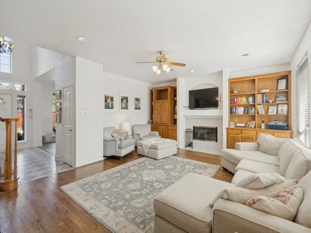 Single Family Residence For Sale in Denton County , 2514 Fallview Lane, Carrollton, Texas 75007, 5 Bedroom, 3 Bathroom, 2 Garage spaces, 3,310 Sqft, built in 1992, mls#21404696, Real Estate Agent in Carrollton, Homes For Sale in Denton county, Homes For Sale in Carrollton, Realtor in Carrollton Texas, Real Estate Brokerage Independent Realty Texas, Luminita Cordes Realtor