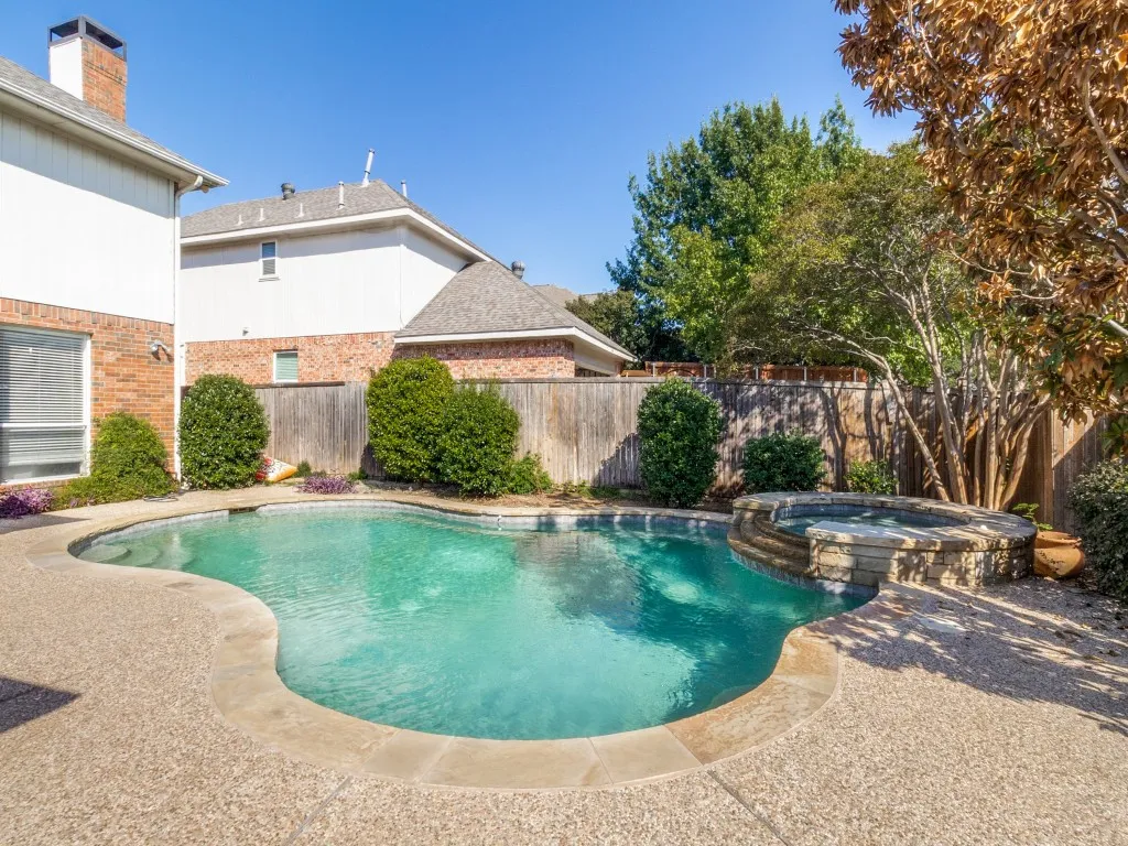 Single Family Residence For Sale in Denton County , 2514 Fallview Lane, Carrollton, Texas 75007, 5 Bedroom, 3 Bathroom, 2 Garage spaces, 3,310 Sqft, built in 1992, mls#21404696, Real Estate Agent in Carrollton, Homes For Sale in Denton county, Homes For Sale in Carrollton, Realtor in Carrollton Texas, Real Estate Brokerage Independent Realty Texas, Luminita Cordes Realtor
