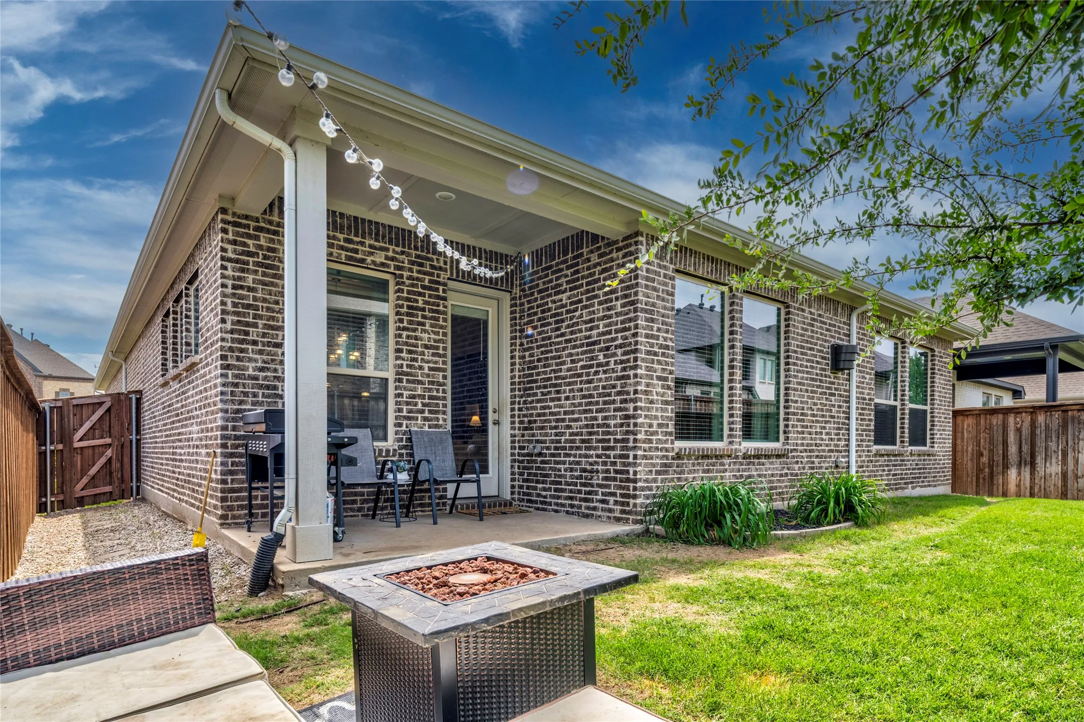 Single Family Residence For Sale in Denton County , 356 Greenbriar Road, Little Elm, Texas 75068, 3 Bedroom, 2 Bathroom, 3 Garage spaces, 2,224 Sqft, built in 2022, mls#21410371, Real Estate Agent in Little Elm, Homes For Sale in Denton county, Homes For Sale in Little Elm, Realtor in Little Elm Texas, Real Estate Brokerage Independent Realty Texas, Luminita Cordes Realtor