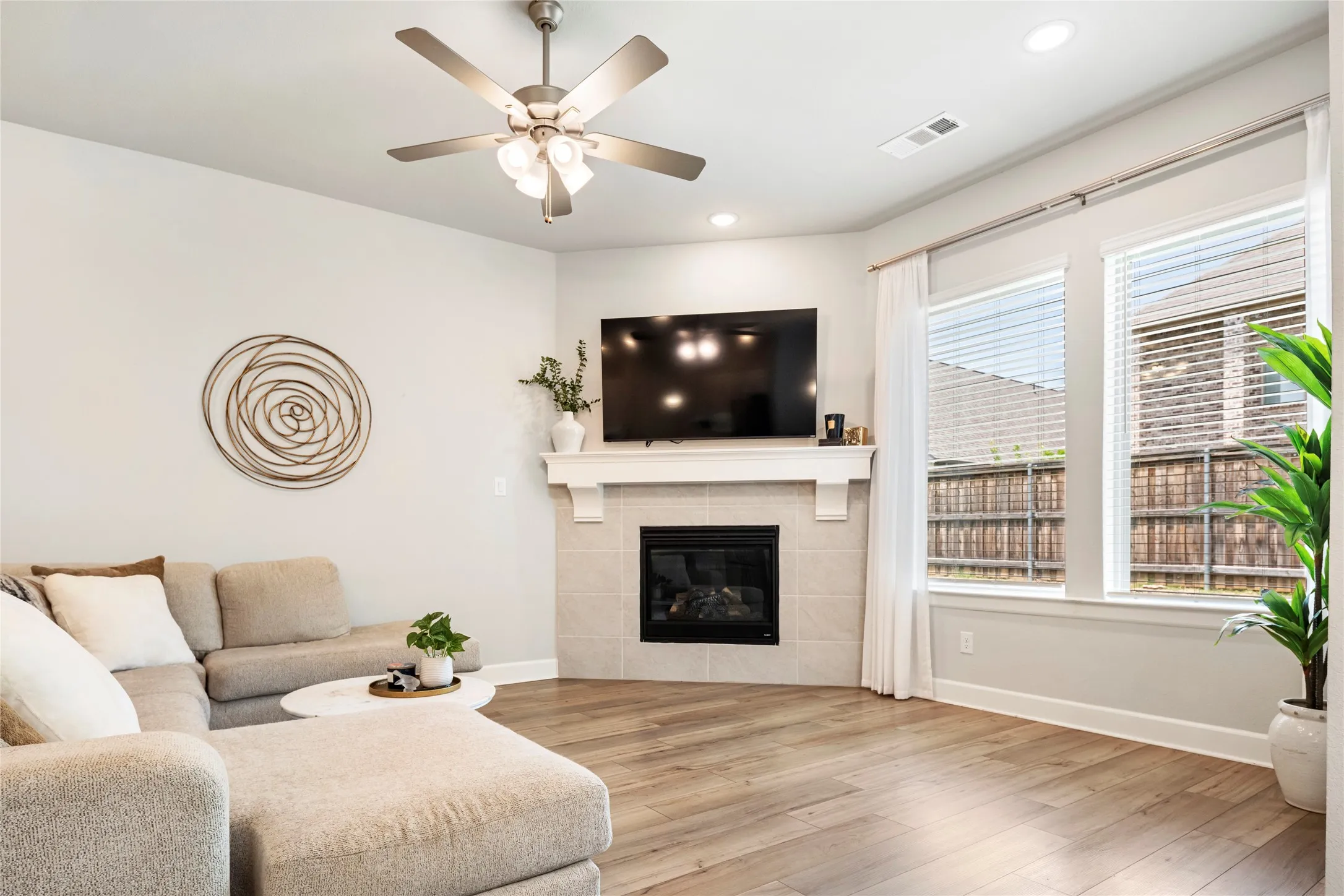Single Family Residence For Sale in Denton County , 356 Greenbriar Road, Little Elm, Texas 75068, 3 Bedroom, 2 Bathroom, 3 Garage spaces, 2,224 Sqft, built in 2022, mls#21410371, Real Estate Agent in Little Elm, Homes For Sale in Denton county, Homes For Sale in Little Elm, Realtor in Little Elm Texas, Real Estate Brokerage Independent Realty Texas, Luminita Cordes Realtor