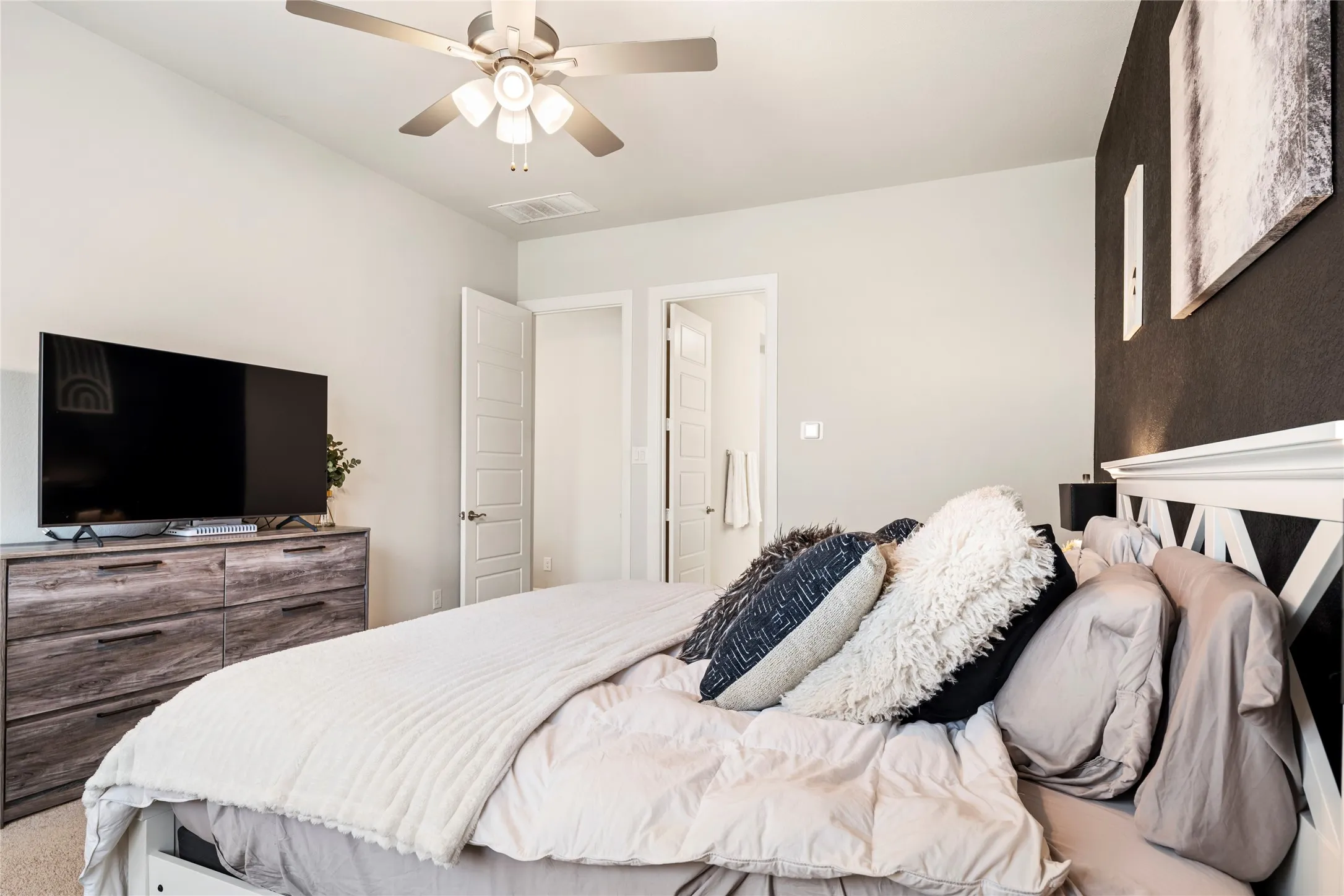 Single Family Residence For Sale in Denton County , 356 Greenbriar Road, Little Elm, Texas 75068, 3 Bedroom, 2 Bathroom, 3 Garage spaces, 2,224 Sqft, built in 2022, mls#21410371, Real Estate Agent in Little Elm, Homes For Sale in Denton county, Homes For Sale in Little Elm, Realtor in Little Elm Texas, Real Estate Brokerage Independent Realty Texas, Luminita Cordes Realtor