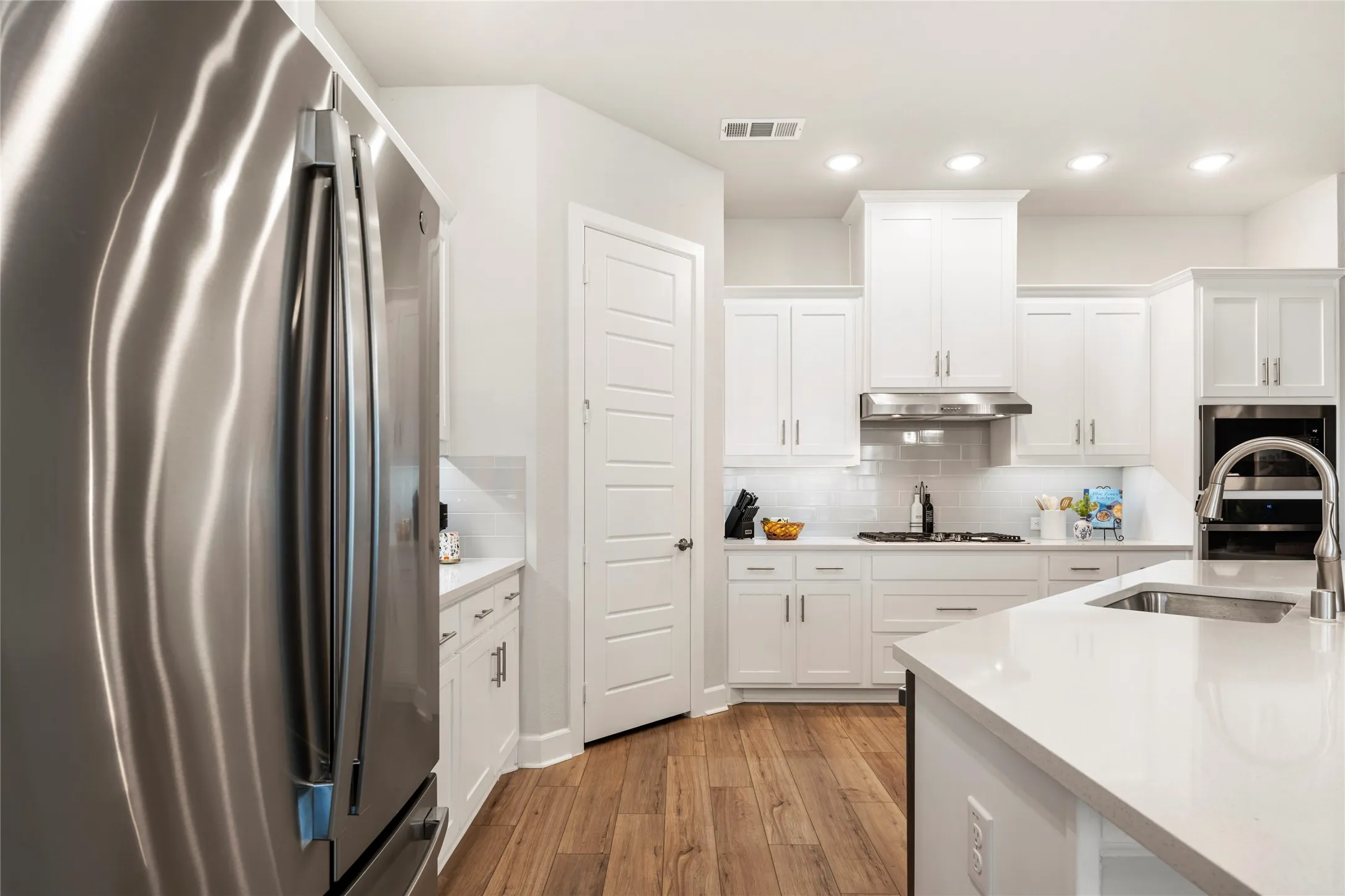 Single Family Residence For Sale in Denton County , 356 Greenbriar Road, Little Elm, Texas 75068, 3 Bedroom, 2 Bathroom, 3 Garage spaces, 2,224 Sqft, built in 2022, mls#21410371, Real Estate Agent in Little Elm, Homes For Sale in Denton county, Homes For Sale in Little Elm, Realtor in Little Elm Texas, Real Estate Brokerage Independent Realty Texas, Luminita Cordes Realtor