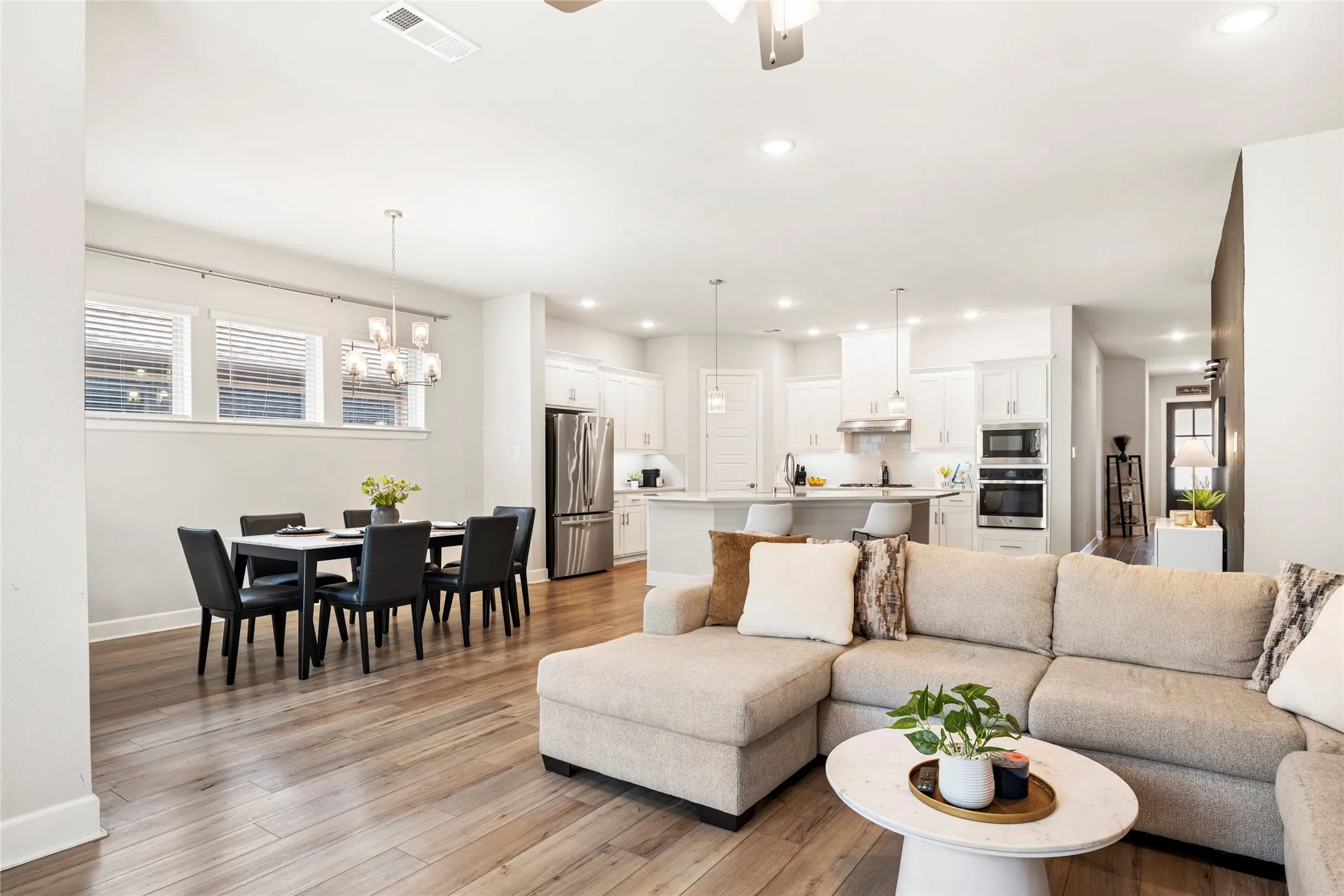 Single Family Residence For Sale in Denton County , 356 Greenbriar Road, Little Elm, Texas 75068, 3 Bedroom, 2 Bathroom, 3 Garage spaces, 2,224 Sqft, built in 2022, mls#21410371, Real Estate Agent in Little Elm, Homes For Sale in Denton county, Homes For Sale in Little Elm, Realtor in Little Elm Texas, Real Estate Brokerage Independent Realty Texas, Luminita Cordes Realtor