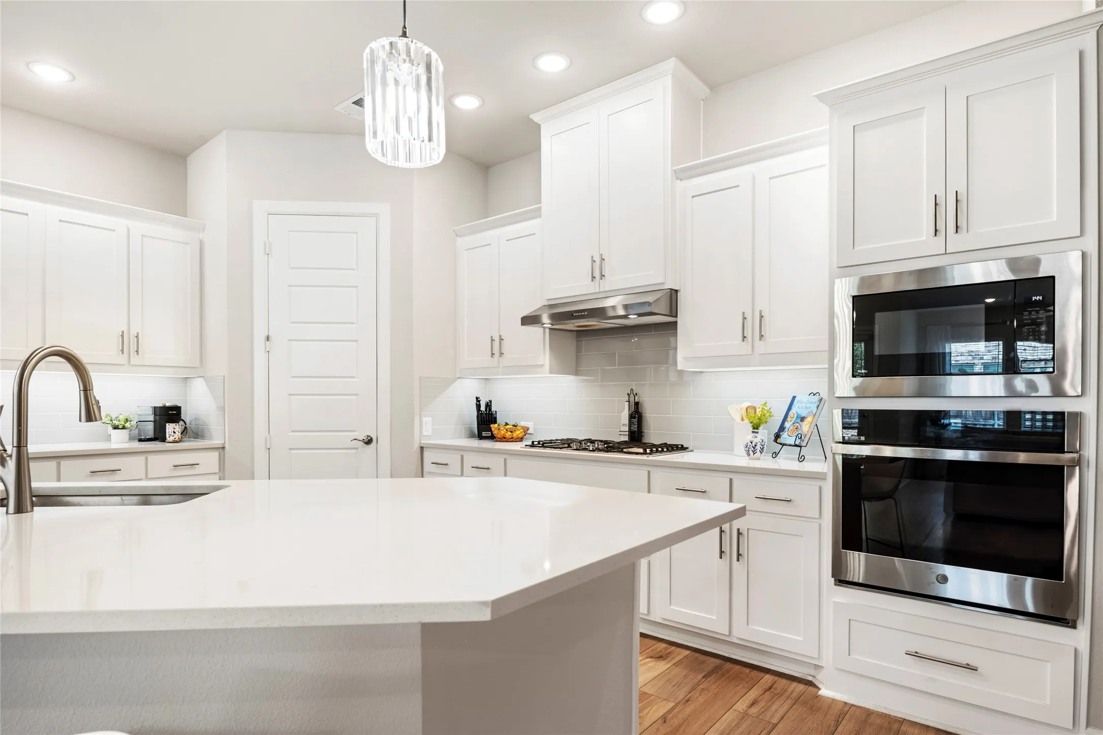 Single Family Residence For Sale in Denton County , 356 Greenbriar Road, Little Elm, Texas 75068, 3 Bedroom, 2 Bathroom, 3 Garage spaces, 2,224 Sqft, built in 2022, mls#21410371, Real Estate Agent in Little Elm, Homes For Sale in Denton county, Homes For Sale in Little Elm, Realtor in Little Elm Texas, Real Estate Brokerage Independent Realty Texas, Luminita Cordes Realtor