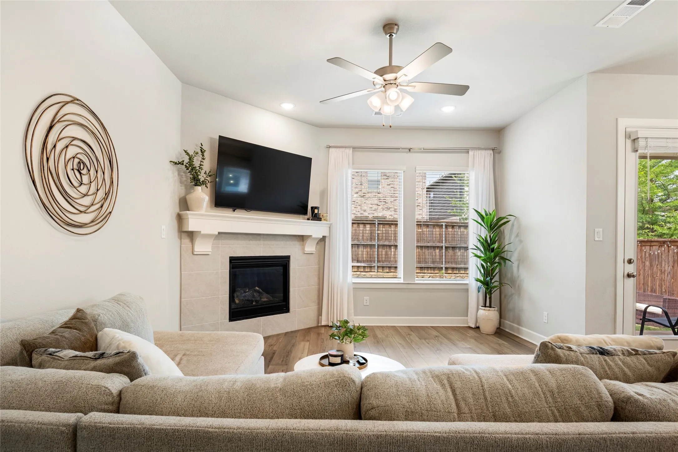 Single Family Residence For Sale in Denton County , 356 Greenbriar Road, Little Elm, Texas 75068, 3 Bedroom, 2 Bathroom, 3 Garage spaces, 2,224 Sqft, built in 2022, mls#21410371, Real Estate Agent in Little Elm, Homes For Sale in Denton county, Homes For Sale in Little Elm, Realtor in Little Elm Texas, Real Estate Brokerage Independent Realty Texas, Luminita Cordes Realtor