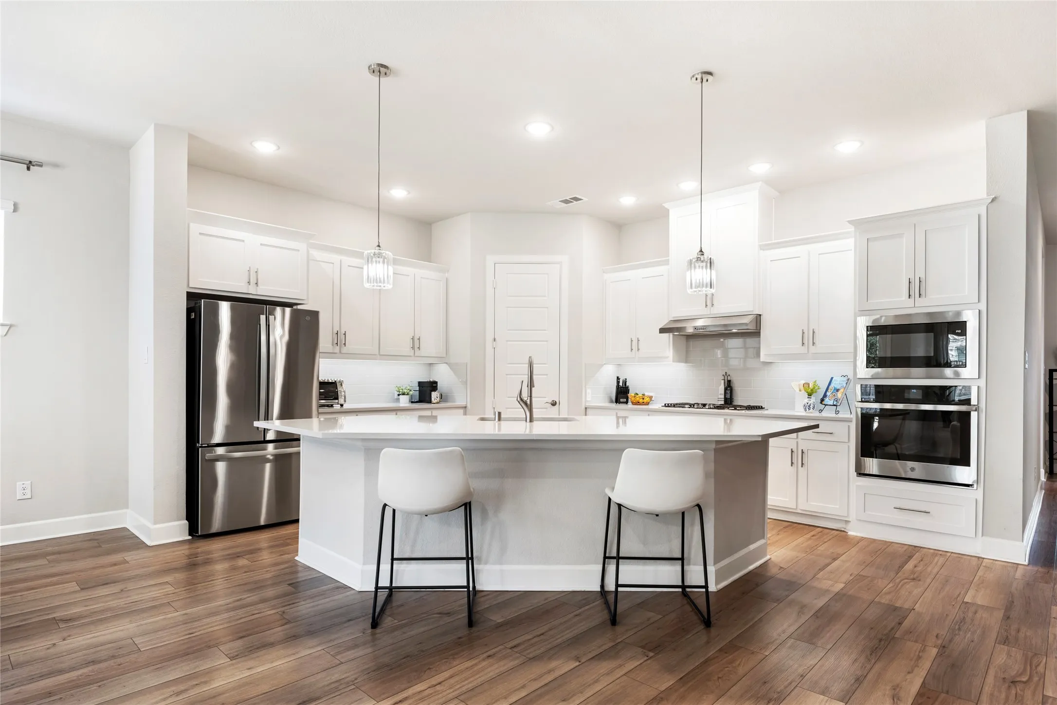Single Family Residence For Sale in Denton County , 356 Greenbriar Road, Little Elm, Texas 75068, 3 Bedroom, 2 Bathroom, 3 Garage spaces, 2,224 Sqft, built in 2022, mls#21410371, Real Estate Agent in Little Elm, Homes For Sale in Denton county, Homes For Sale in Little Elm, Realtor in Little Elm Texas, Real Estate Brokerage Independent Realty Texas, Luminita Cordes Realtor