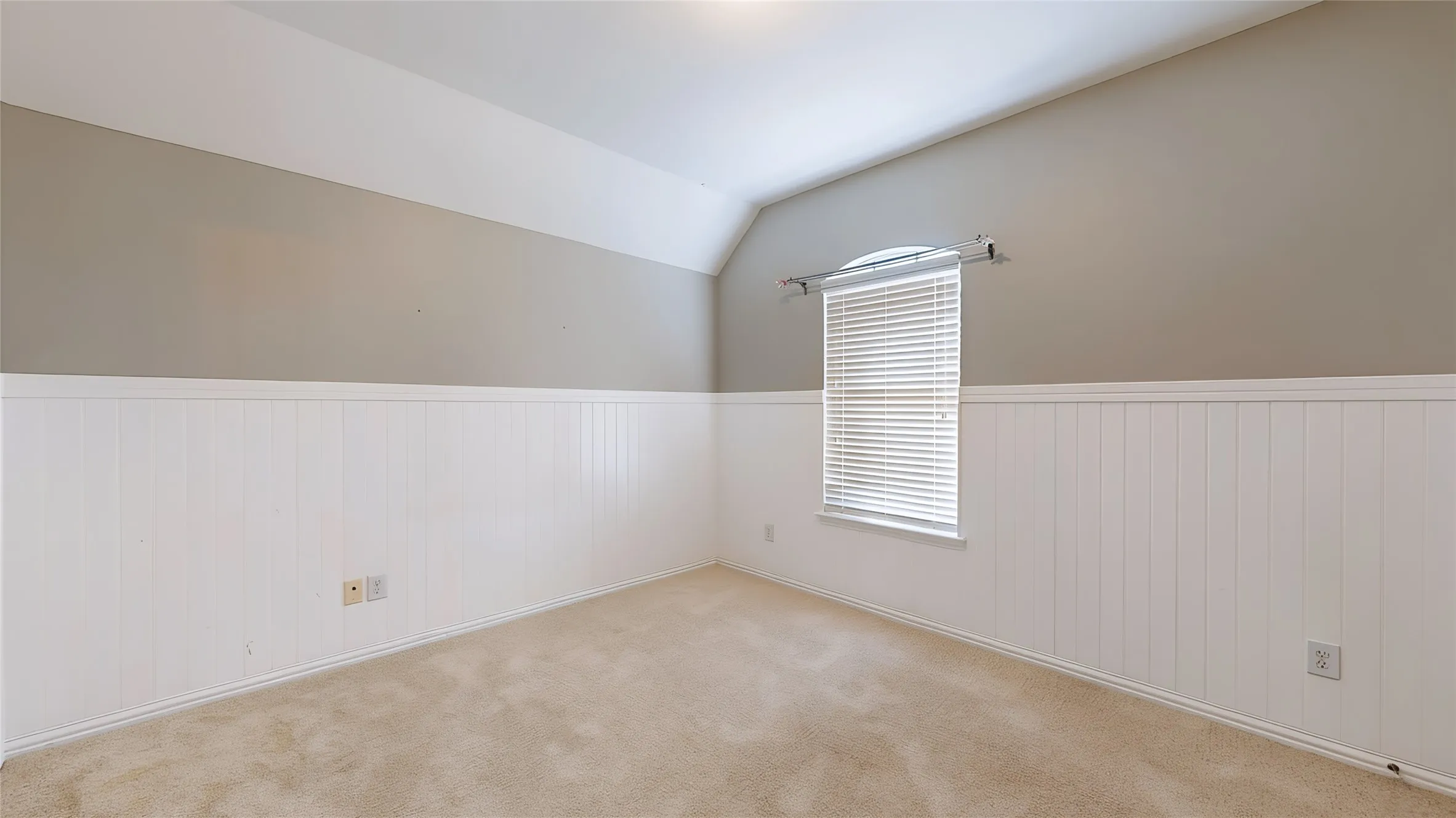 Single Family Residence For Sale in Denton County , 4400 Delaina Drive, Flower Mound, Texas 75022, 4 Bedroom, 4 Bathroom, 3 Garage spaces, 3,256 Sqft, built in 2005, mls#21410382, Real Estate Agent in Flower Mound, Homes For Sale in Denton county, Homes For Sale in Flower Mound, Realtor in Flower Mound Texas, Real Estate Brokerage Independent Realty Texas, Luminita Cordes Realtor
