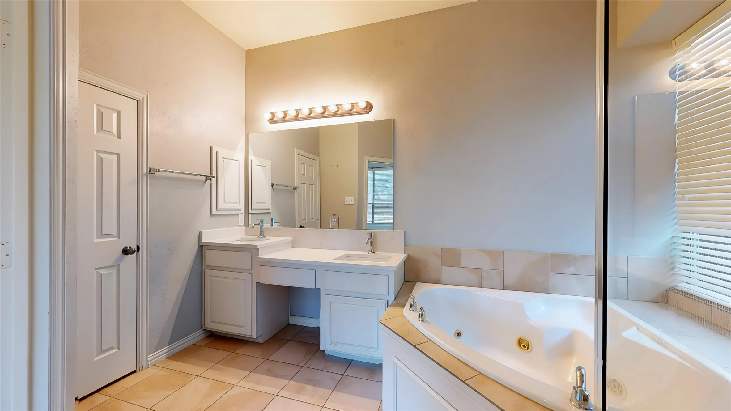 Single Family Residence For Sale in Denton County , 4400 Delaina Drive, Flower Mound, Texas 75022, 4 Bedroom, 4 Bathroom, 3 Garage spaces, 3,256 Sqft, built in 2005, mls#21410382, Real Estate Agent in Flower Mound, Homes For Sale in Denton county, Homes For Sale in Flower Mound, Realtor in Flower Mound Texas, Real Estate Brokerage Independent Realty Texas, Luminita Cordes Realtor