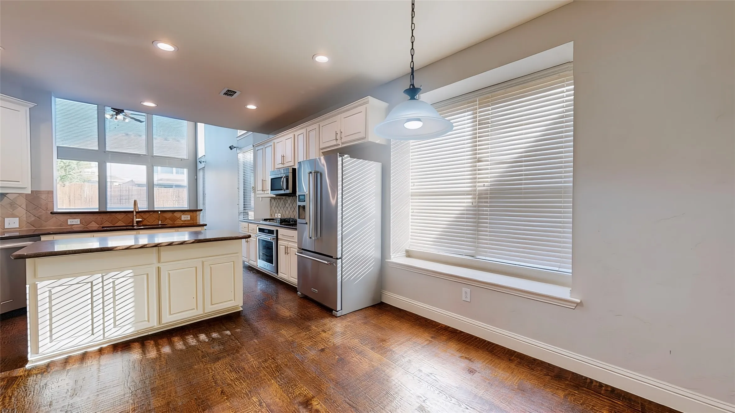Single Family Residence For Sale in Denton County , 4400 Delaina Drive, Flower Mound, Texas 75022, 4 Bedroom, 4 Bathroom, 3 Garage spaces, 3,256 Sqft, built in 2005, mls#21410382, Real Estate Agent in Flower Mound, Homes For Sale in Denton county, Homes For Sale in Flower Mound, Realtor in Flower Mound Texas, Real Estate Brokerage Independent Realty Texas, Luminita Cordes Realtor