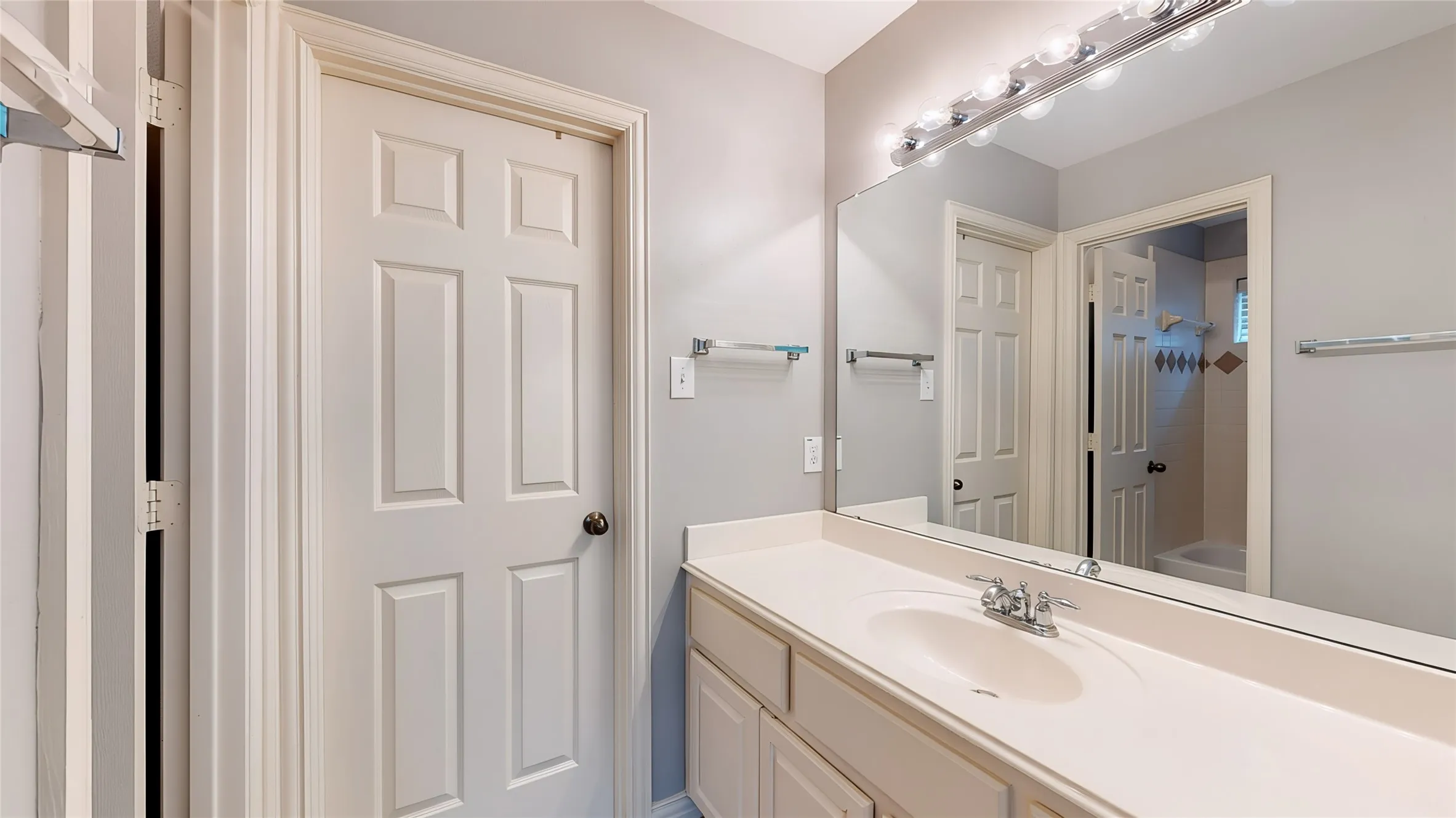 Single Family Residence For Sale in Denton County , 4400 Delaina Drive, Flower Mound, Texas 75022, 4 Bedroom, 4 Bathroom, 3 Garage spaces, 3,256 Sqft, built in 2005, mls#21410382, Real Estate Agent in Flower Mound, Homes For Sale in Denton county, Homes For Sale in Flower Mound, Realtor in Flower Mound Texas, Real Estate Brokerage Independent Realty Texas, Luminita Cordes Realtor