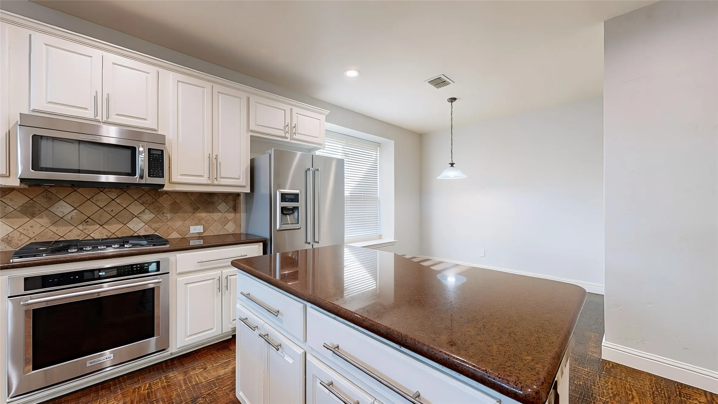 Single Family Residence For Sale in Denton County , 4400 Delaina Drive, Flower Mound, Texas 75022, 4 Bedroom, 4 Bathroom, 3 Garage spaces, 3,256 Sqft, built in 2005, mls#21410382, Real Estate Agent in Flower Mound, Homes For Sale in Denton county, Homes For Sale in Flower Mound, Realtor in Flower Mound Texas, Real Estate Brokerage Independent Realty Texas, Luminita Cordes Realtor