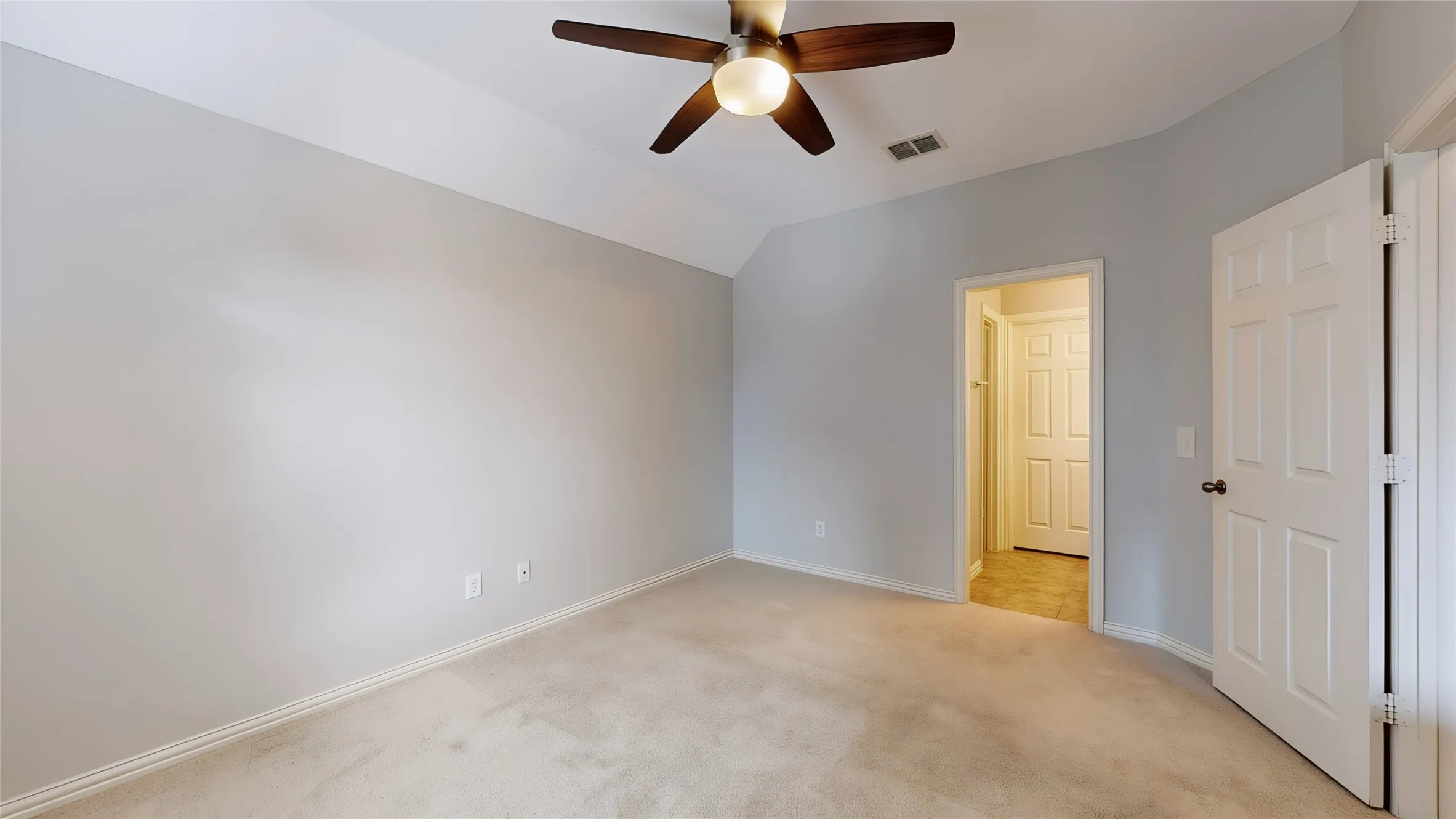 Single Family Residence For Sale in Denton County , 4400 Delaina Drive, Flower Mound, Texas 75022, 4 Bedroom, 4 Bathroom, 3 Garage spaces, 3,256 Sqft, built in 2005, mls#21410382, Real Estate Agent in Flower Mound, Homes For Sale in Denton county, Homes For Sale in Flower Mound, Realtor in Flower Mound Texas, Real Estate Brokerage Independent Realty Texas, Luminita Cordes Realtor