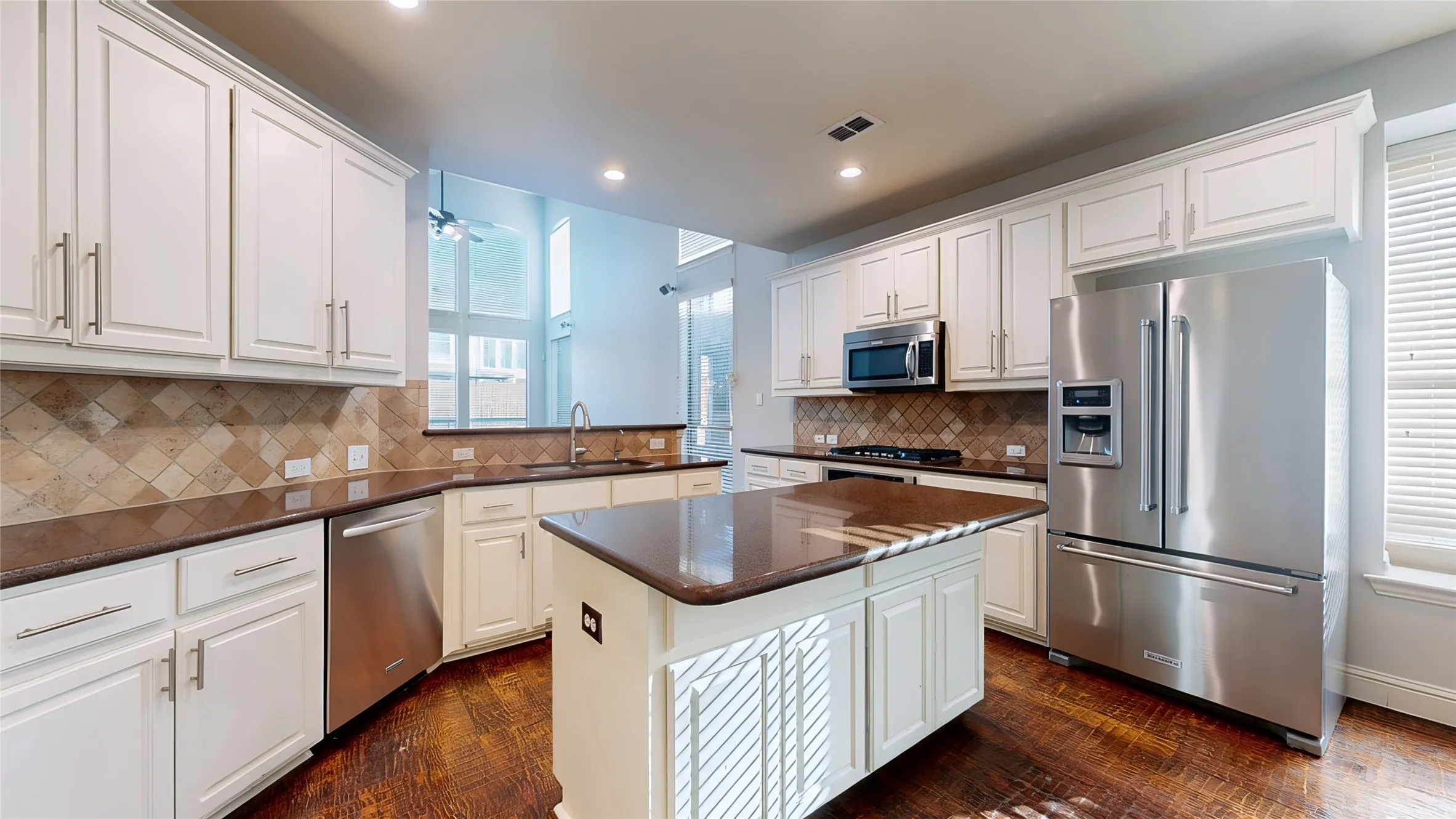 Single Family Residence For Sale in Denton County , 4400 Delaina Drive, Flower Mound, Texas 75022, 4 Bedroom, 4 Bathroom, 3 Garage spaces, 3,256 Sqft, built in 2005, mls#21410382, Real Estate Agent in Flower Mound, Homes For Sale in Denton county, Homes For Sale in Flower Mound, Realtor in Flower Mound Texas, Real Estate Brokerage Independent Realty Texas, Luminita Cordes Realtor