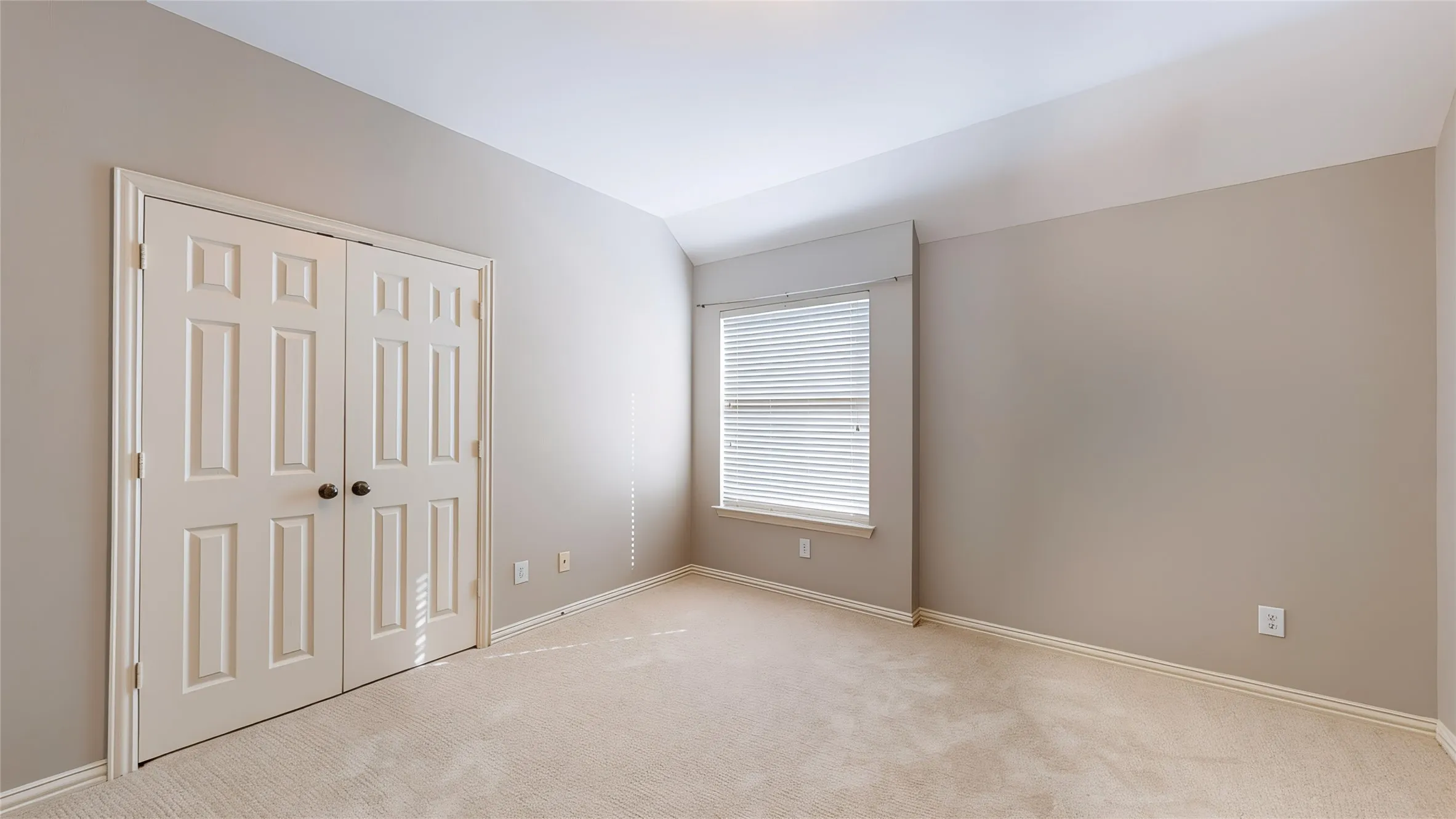 Single Family Residence For Sale in Denton County , 4400 Delaina Drive, Flower Mound, Texas 75022, 4 Bedroom, 4 Bathroom, 3 Garage spaces, 3,256 Sqft, built in 2005, mls#21410382, Real Estate Agent in Flower Mound, Homes For Sale in Denton county, Homes For Sale in Flower Mound, Realtor in Flower Mound Texas, Real Estate Brokerage Independent Realty Texas, Luminita Cordes Realtor