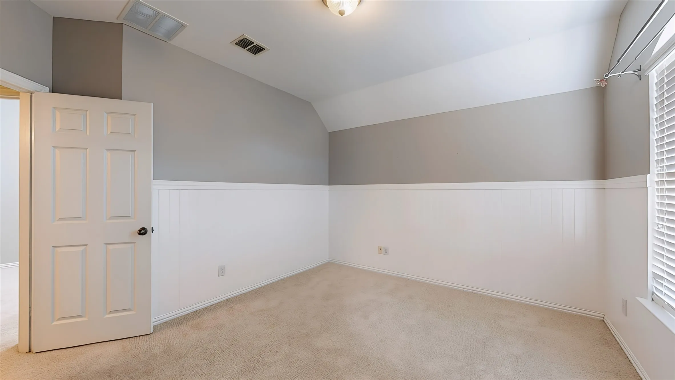 Single Family Residence For Sale in Denton County , 4400 Delaina Drive, Flower Mound, Texas 75022, 4 Bedroom, 4 Bathroom, 3 Garage spaces, 3,256 Sqft, built in 2005, mls#21410382, Real Estate Agent in Flower Mound, Homes For Sale in Denton county, Homes For Sale in Flower Mound, Realtor in Flower Mound Texas, Real Estate Brokerage Independent Realty Texas, Luminita Cordes Realtor