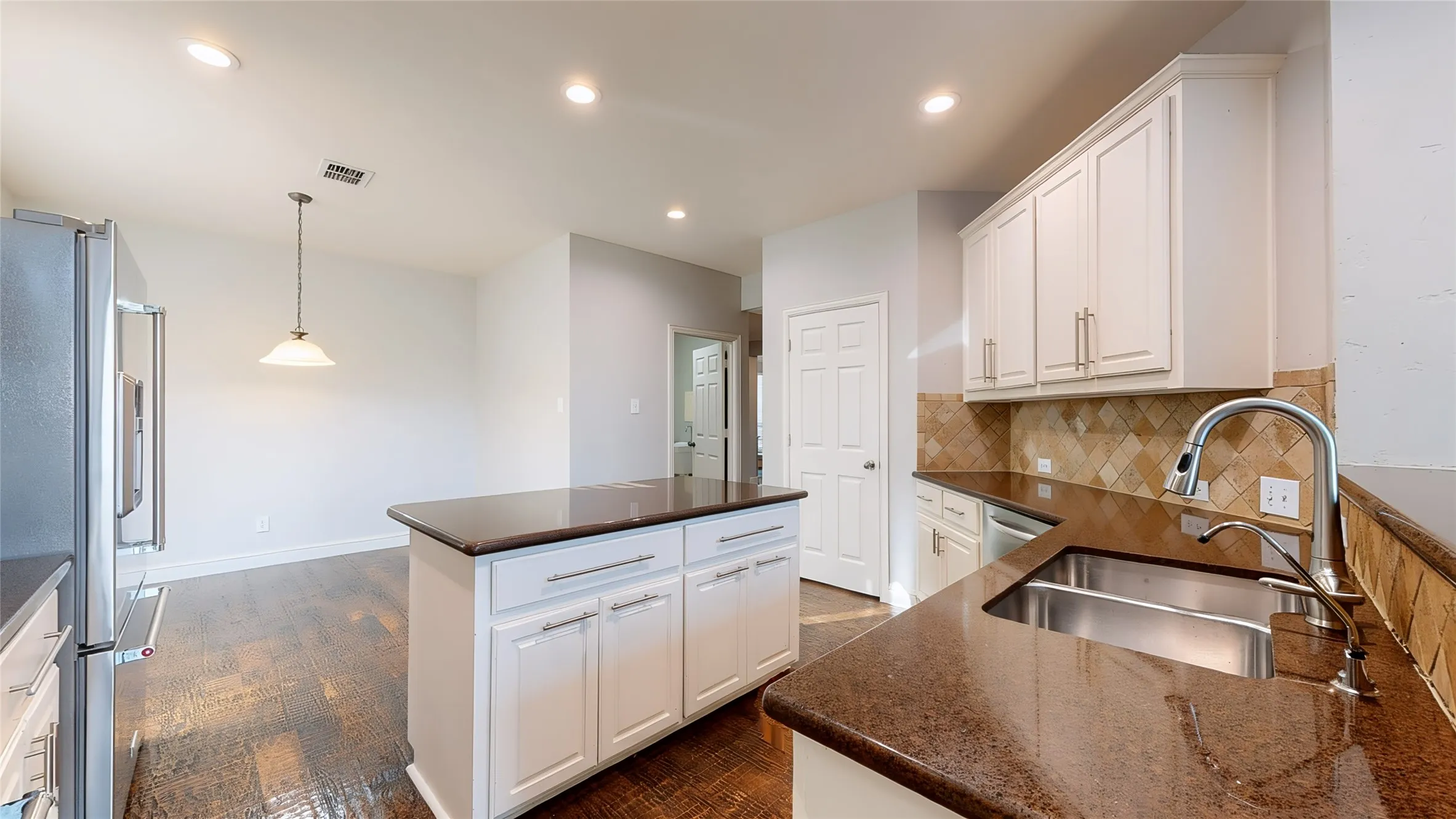 Single Family Residence For Sale in Denton County , 4400 Delaina Drive, Flower Mound, Texas 75022, 4 Bedroom, 4 Bathroom, 3 Garage spaces, 3,256 Sqft, built in 2005, mls#21410382, Real Estate Agent in Flower Mound, Homes For Sale in Denton county, Homes For Sale in Flower Mound, Realtor in Flower Mound Texas, Real Estate Brokerage Independent Realty Texas, Luminita Cordes Realtor