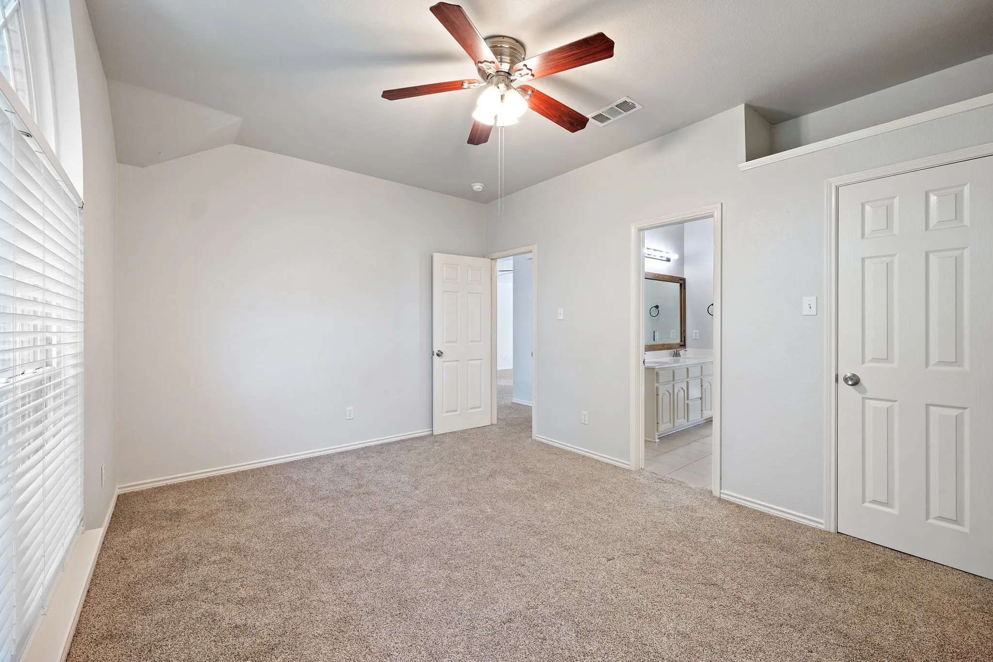 Single Family Residence For Sale in Collin County , 1429 Glendover Drive, Allen, Texas 75013, 4 Bedroom, 3 Bathroom, 2 Garage spaces, 2,843 Sqft, built in 2000, mls#21408135, Real Estate Agent in Allen, Homes For Sale in Collin county, Homes For Sale in Allen, Realtor in Allen Texas, Real Estate Brokerage Independent Realty Texas, Luminita Cordes Realtor