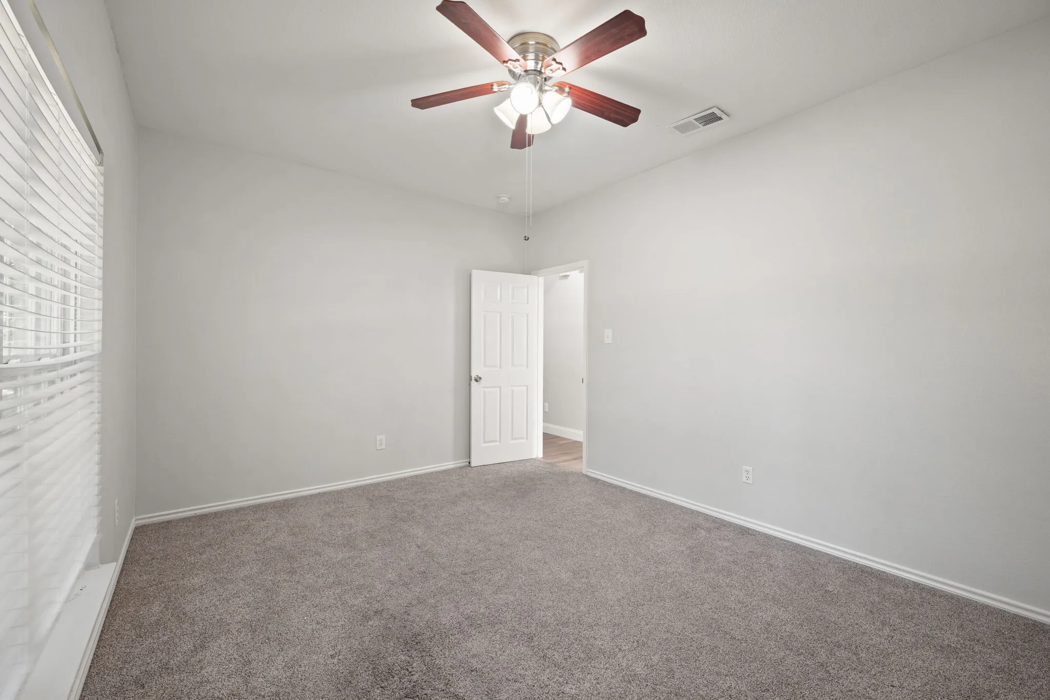 Single Family Residence For Sale in Collin County , 1429 Glendover Drive, Allen, Texas 75013, 4 Bedroom, 3 Bathroom, 2 Garage spaces, 2,843 Sqft, built in 2000, mls#21408135, Real Estate Agent in Allen, Homes For Sale in Collin county, Homes For Sale in Allen, Realtor in Allen Texas, Real Estate Brokerage Independent Realty Texas, Luminita Cordes Realtor