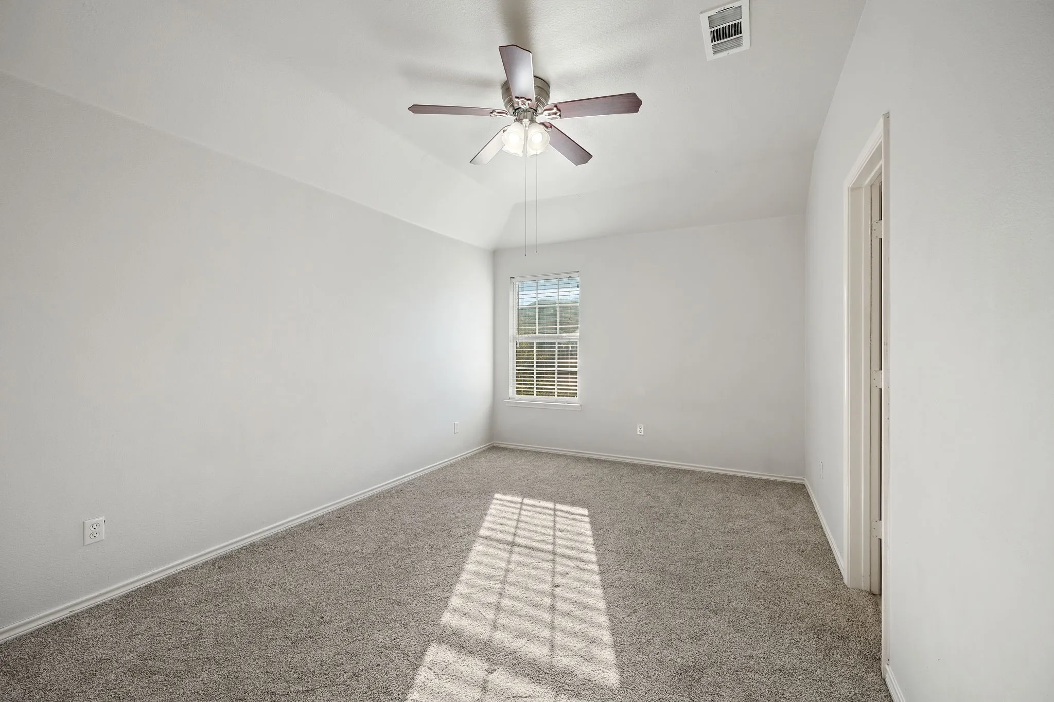 Single Family Residence For Sale in Collin County , 1429 Glendover Drive, Allen, Texas 75013, 4 Bedroom, 3 Bathroom, 2 Garage spaces, 2,843 Sqft, built in 2000, mls#21408135, Real Estate Agent in Allen, Homes For Sale in Collin county, Homes For Sale in Allen, Realtor in Allen Texas, Real Estate Brokerage Independent Realty Texas, Luminita Cordes Realtor