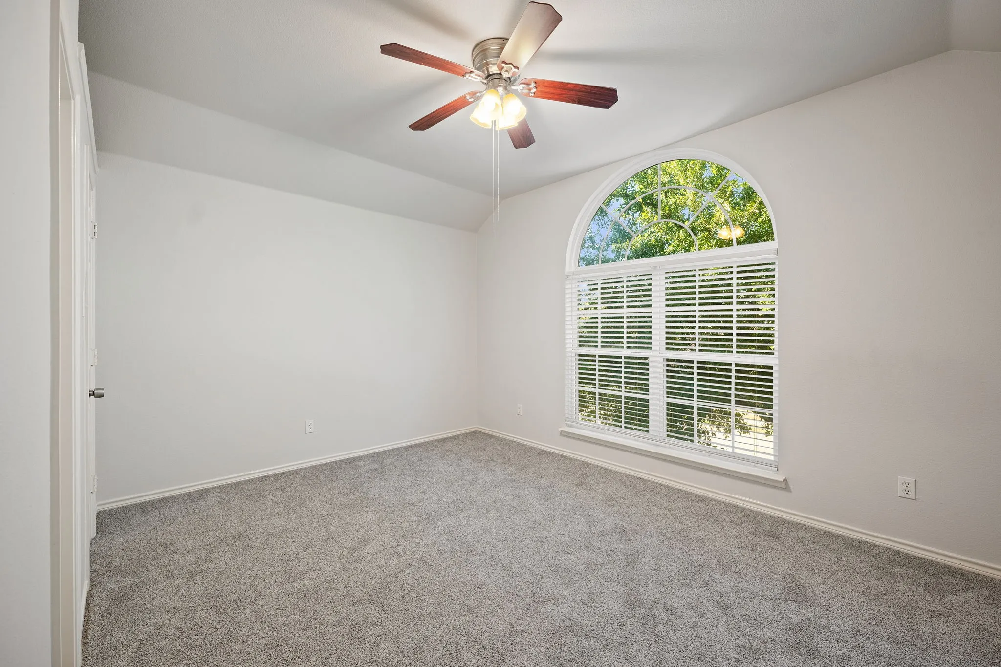 Single Family Residence For Sale in Collin County , 1429 Glendover Drive, Allen, Texas 75013, 4 Bedroom, 3 Bathroom, 2 Garage spaces, 2,843 Sqft, built in 2000, mls#21408135, Real Estate Agent in Allen, Homes For Sale in Collin county, Homes For Sale in Allen, Realtor in Allen Texas, Real Estate Brokerage Independent Realty Texas, Luminita Cordes Realtor