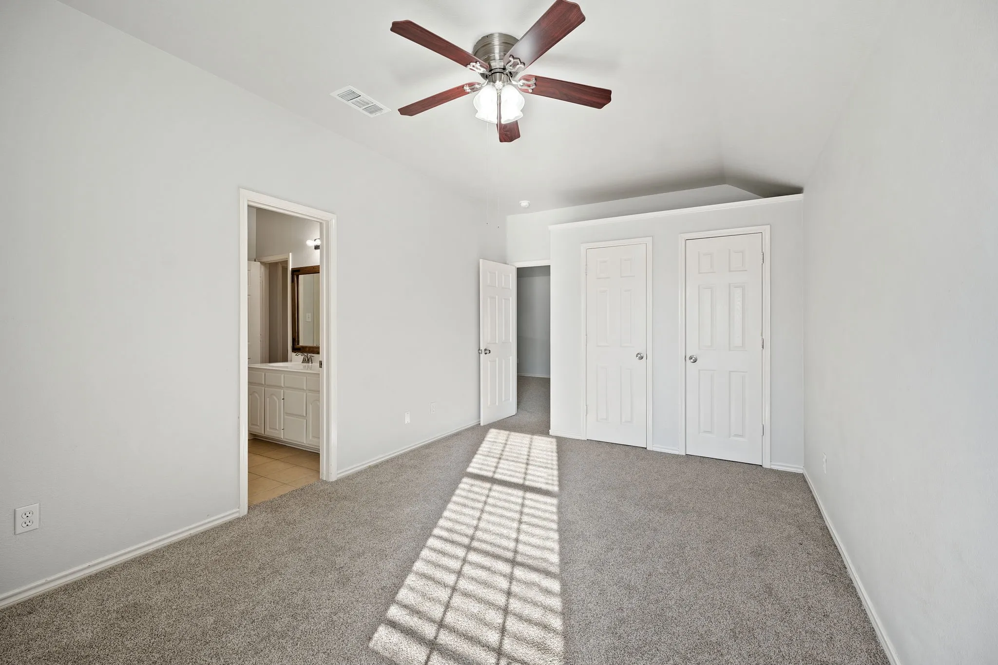 Single Family Residence For Sale in Collin County , 1429 Glendover Drive, Allen, Texas 75013, 4 Bedroom, 3 Bathroom, 2 Garage spaces, 2,843 Sqft, built in 2000, mls#21408135, Real Estate Agent in Allen, Homes For Sale in Collin county, Homes For Sale in Allen, Realtor in Allen Texas, Real Estate Brokerage Independent Realty Texas, Luminita Cordes Realtor