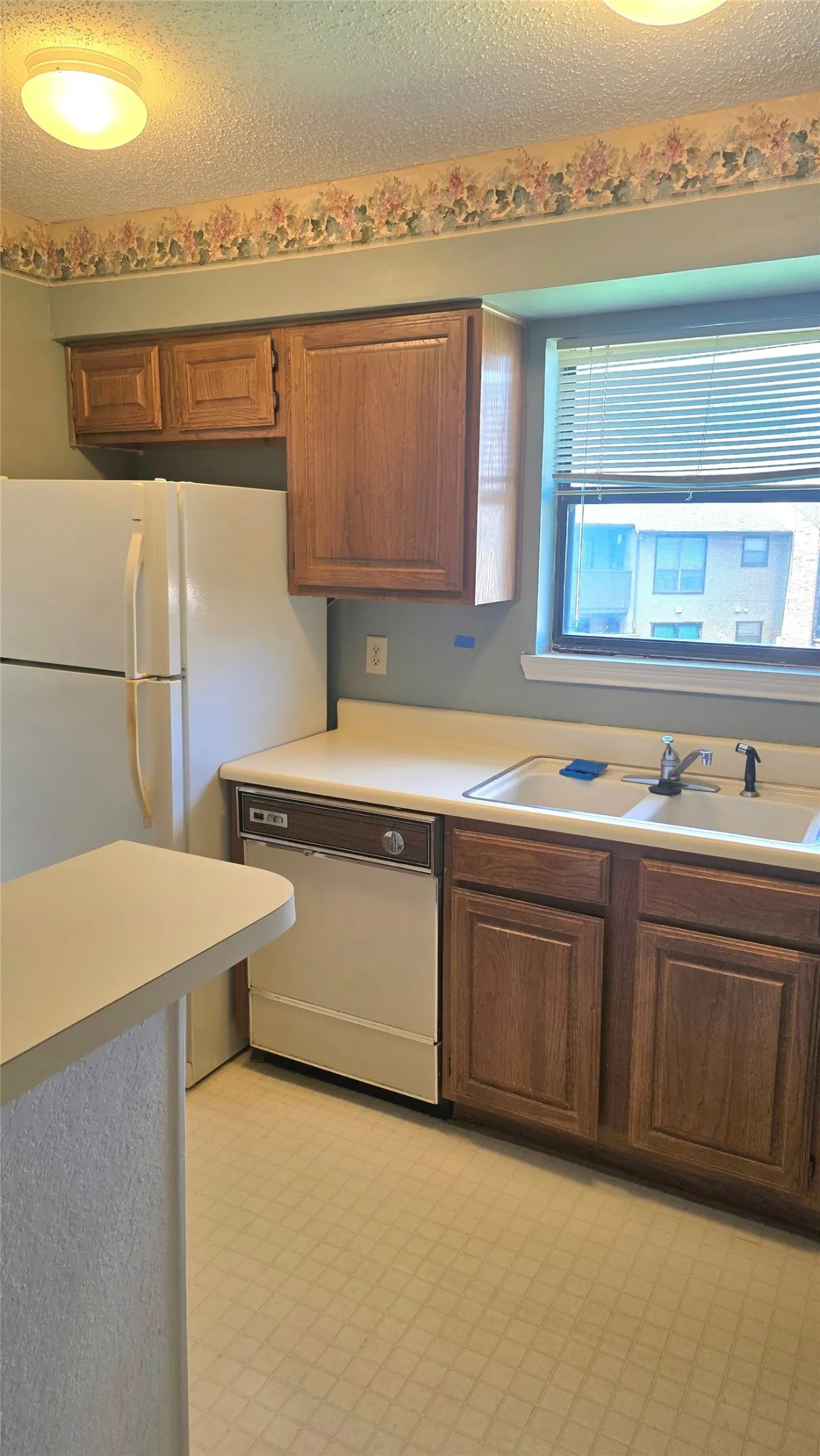 Condominium For Sale in Tarrant County , 1105 Calico Lane 1620, Arlington, Texas 76011, 1 Bedroom, 1 Bathroom, Garage spaces, 792 Sqft, built in 1981, mls#21410188, Real Estate Agent in Arlington, Homes For Sale in Tarrant county, Homes For Sale in Arlington, Realtor in Arlington Texas, Real Estate Brokerage Independent Realty Texas, Luminita Cordes Realtor