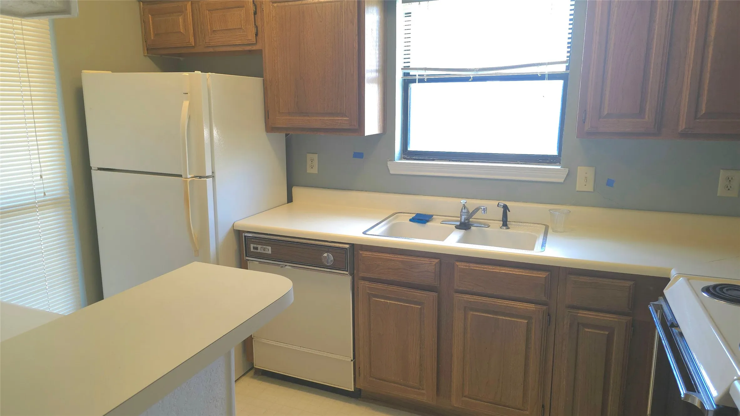 Condominium For Sale in Tarrant County , 1105 Calico Lane 1620, Arlington, Texas 76011, 1 Bedroom, 1 Bathroom, Garage spaces, 792 Sqft, built in 1981, mls#21410188, Real Estate Agent in Arlington, Homes For Sale in Tarrant county, Homes For Sale in Arlington, Realtor in Arlington Texas, Real Estate Brokerage Independent Realty Texas, Luminita Cordes Realtor