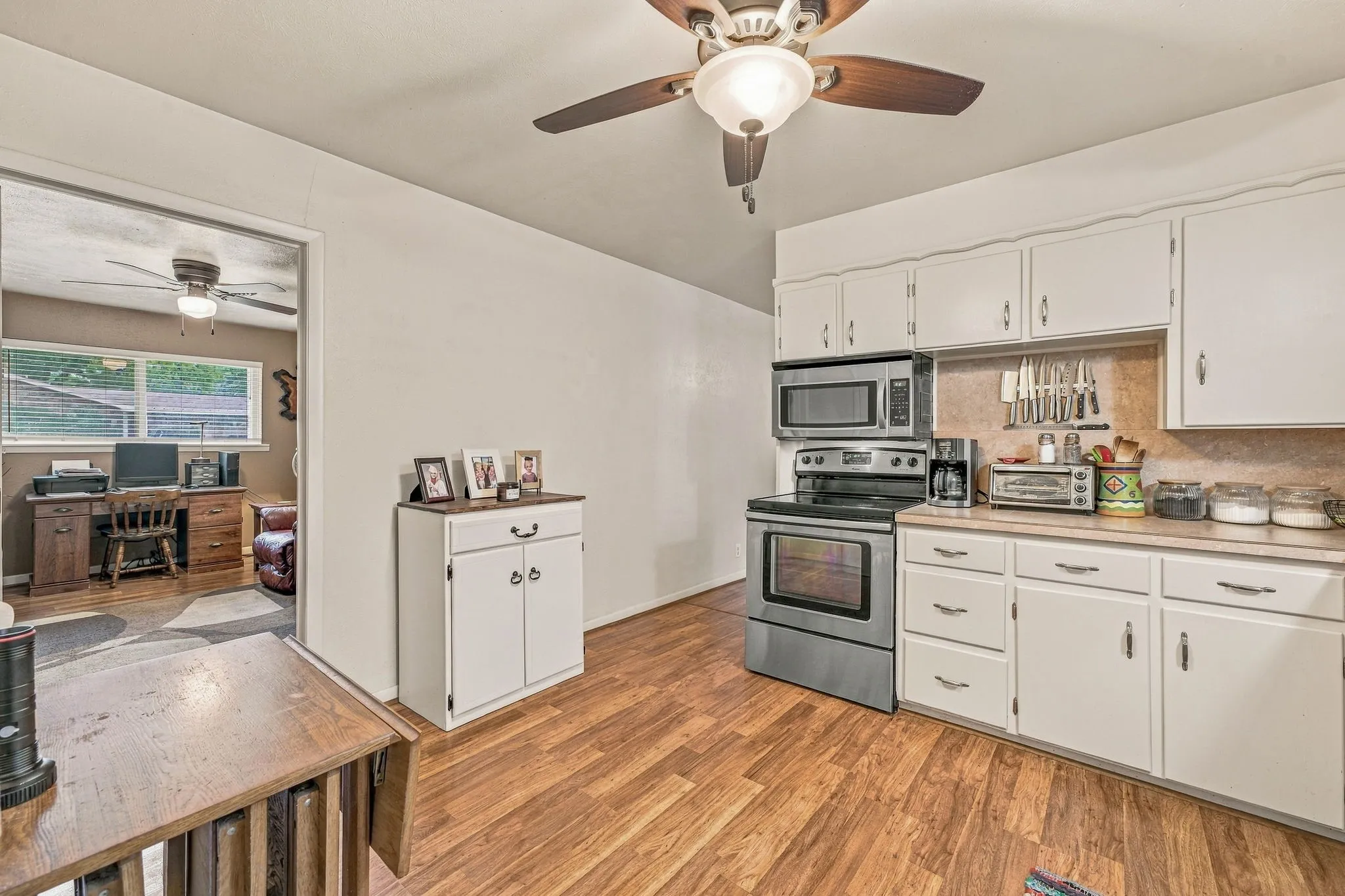 Single Family Residence For Sale in Erath County , 2190 N Woodland Street, Stephenville, Texas 76401, 3 Bedroom, 2 Bathroom, 2 Garage spaces, 1,870 Sqft, built in 1960, mls#21410336, Real Estate Agent in Stephenville, Homes For Sale in Erath county, Homes For Sale in Stephenville, Realtor in Stephenville Texas, Real Estate Brokerage Independent Realty Texas, Luminita Cordes Realtor