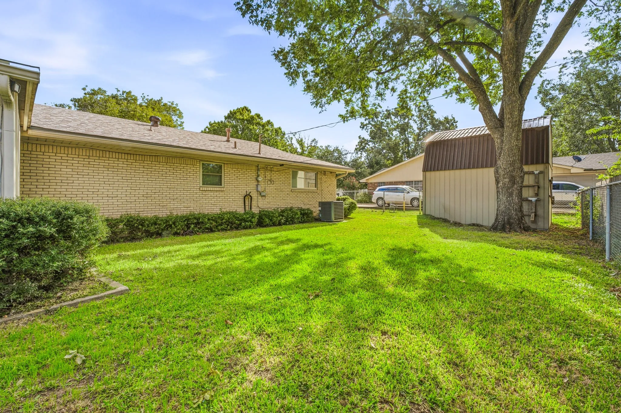 Single Family Residence For Sale in Erath County , 2190 N Woodland Street, Stephenville, Texas 76401, 3 Bedroom, 2 Bathroom, 2 Garage spaces, 1,870 Sqft, built in 1960, mls#21410336, Real Estate Agent in Stephenville, Homes For Sale in Erath county, Homes For Sale in Stephenville, Realtor in Stephenville Texas, Real Estate Brokerage Independent Realty Texas, Luminita Cordes Realtor