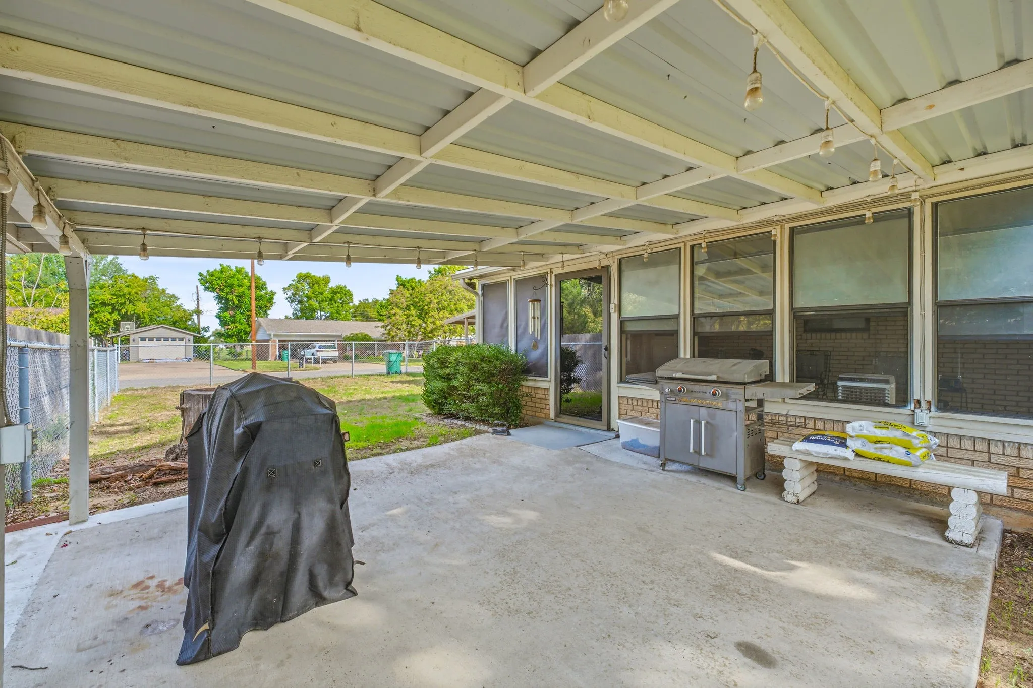 Single Family Residence For Sale in Erath County , 2190 N Woodland Street, Stephenville, Texas 76401, 3 Bedroom, 2 Bathroom, 2 Garage spaces, 1,870 Sqft, built in 1960, mls#21410336, Real Estate Agent in Stephenville, Homes For Sale in Erath county, Homes For Sale in Stephenville, Realtor in Stephenville Texas, Real Estate Brokerage Independent Realty Texas, Luminita Cordes Realtor
