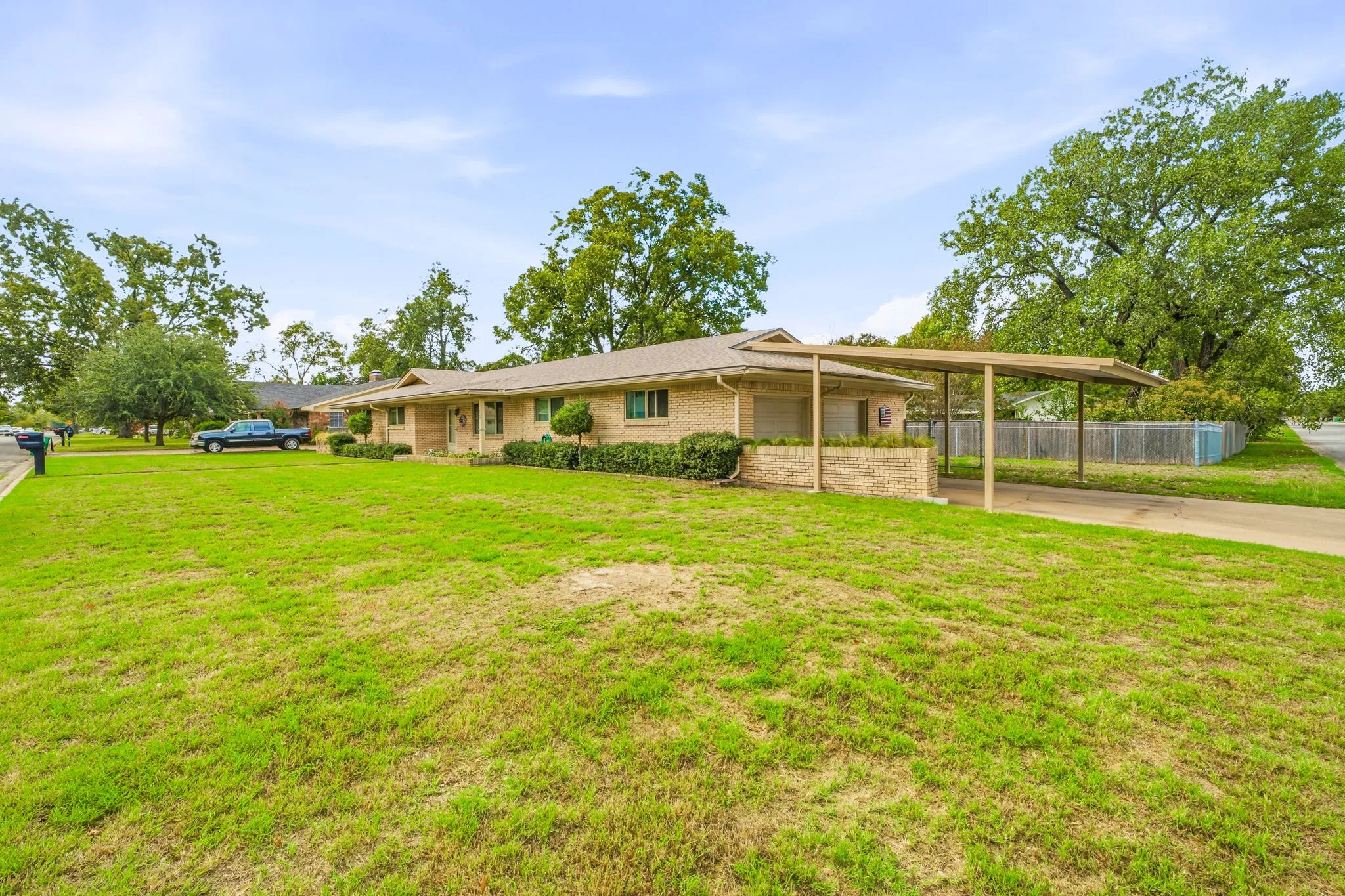Single Family Residence For Sale in Erath County , 2190 N Woodland Street, Stephenville, Texas 76401, 3 Bedroom, 2 Bathroom, 2 Garage spaces, 1,870 Sqft, built in 1960, mls#21410336, Real Estate Agent in Stephenville, Homes For Sale in Erath county, Homes For Sale in Stephenville, Realtor in Stephenville Texas, Real Estate Brokerage Independent Realty Texas, Luminita Cordes Realtor