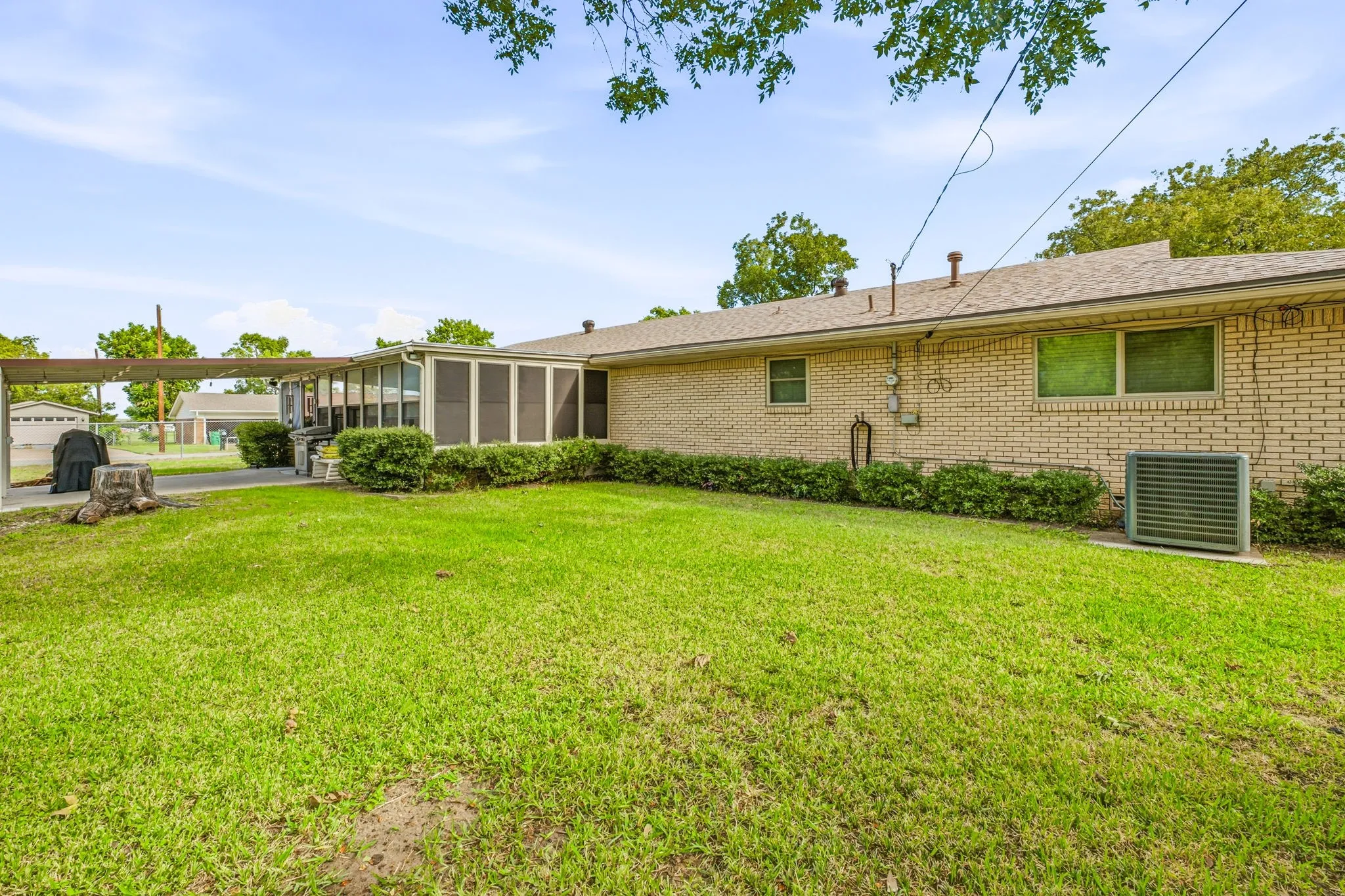 Single Family Residence For Sale in Erath County , 2190 N Woodland Street, Stephenville, Texas 76401, 3 Bedroom, 2 Bathroom, 2 Garage spaces, 1,870 Sqft, built in 1960, mls#21410336, Real Estate Agent in Stephenville, Homes For Sale in Erath county, Homes For Sale in Stephenville, Realtor in Stephenville Texas, Real Estate Brokerage Independent Realty Texas, Luminita Cordes Realtor