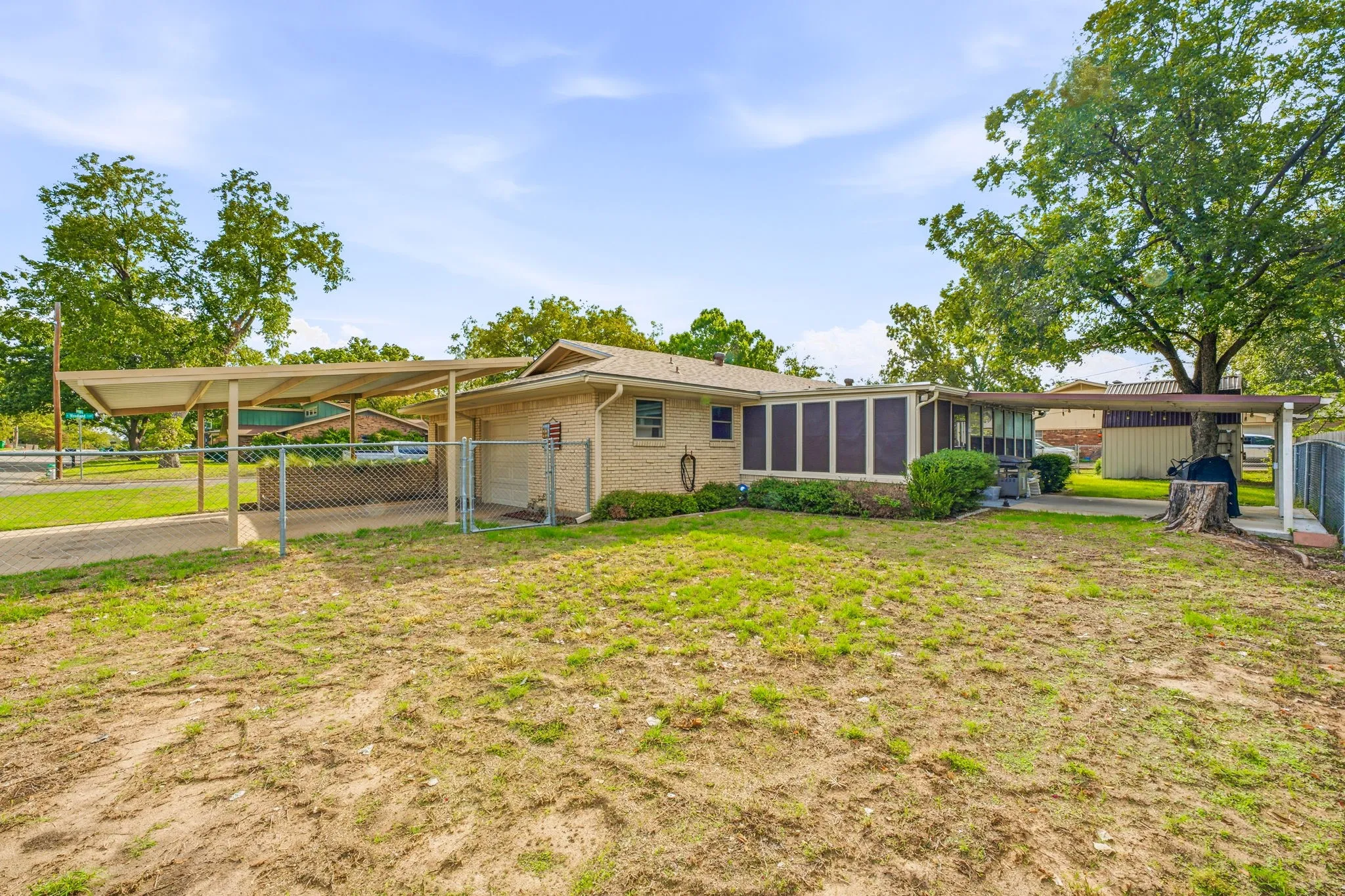 Single Family Residence For Sale in Erath County , 2190 N Woodland Street, Stephenville, Texas 76401, 3 Bedroom, 2 Bathroom, 2 Garage spaces, 1,870 Sqft, built in 1960, mls#21410336, Real Estate Agent in Stephenville, Homes For Sale in Erath county, Homes For Sale in Stephenville, Realtor in Stephenville Texas, Real Estate Brokerage Independent Realty Texas, Luminita Cordes Realtor