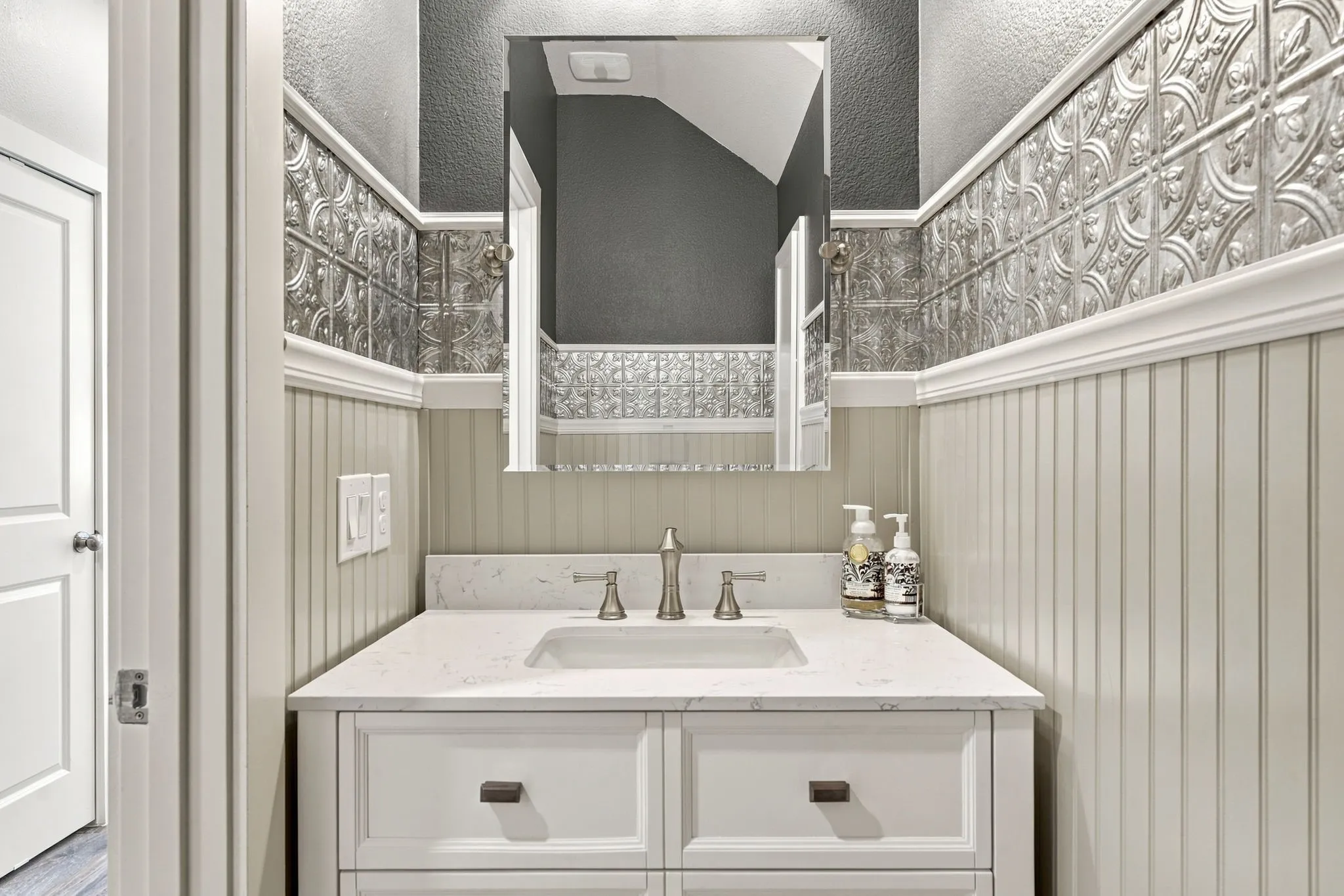 Townhouse For Sale in Denton County , 2700 Starburst Drive, Little Elm, Texas 75068, 3 Bedroom, 4 Bathroom, 2 Garage spaces, 1,844 Sqft, built in 2018, mls#21399353, Real Estate Agent in Little Elm, Homes For Sale in Denton county, Homes For Sale in Little Elm, Realtor in Little Elm Texas, Real Estate Brokerage Independent Realty Texas, Luminita Cordes Realtor