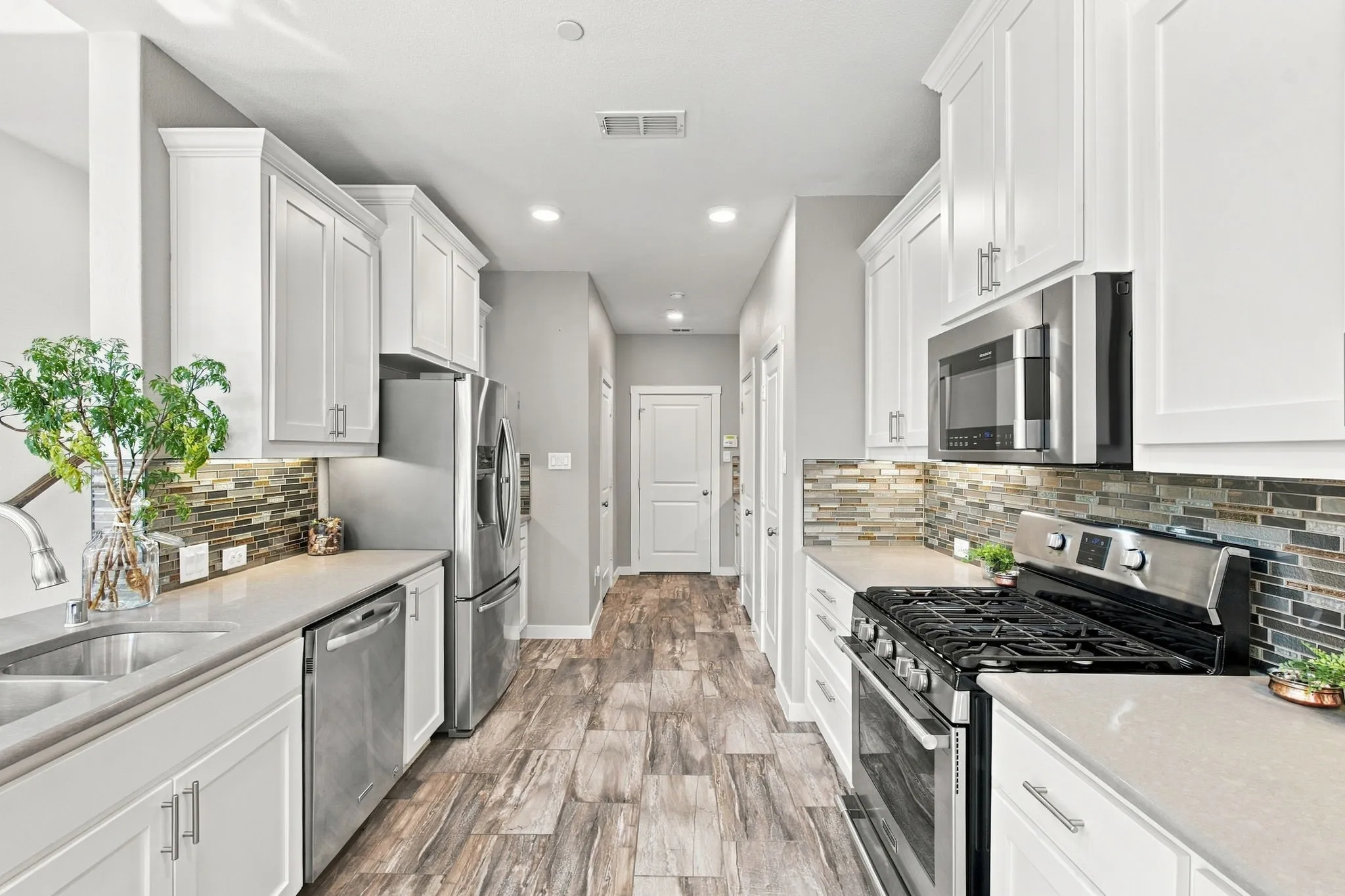 Townhouse For Sale in Denton County , 2700 Starburst Drive, Little Elm, Texas 75068, 3 Bedroom, 4 Bathroom, 2 Garage spaces, 1,844 Sqft, built in 2018, mls#21399353, Real Estate Agent in Little Elm, Homes For Sale in Denton county, Homes For Sale in Little Elm, Realtor in Little Elm Texas, Real Estate Brokerage Independent Realty Texas, Luminita Cordes Realtor