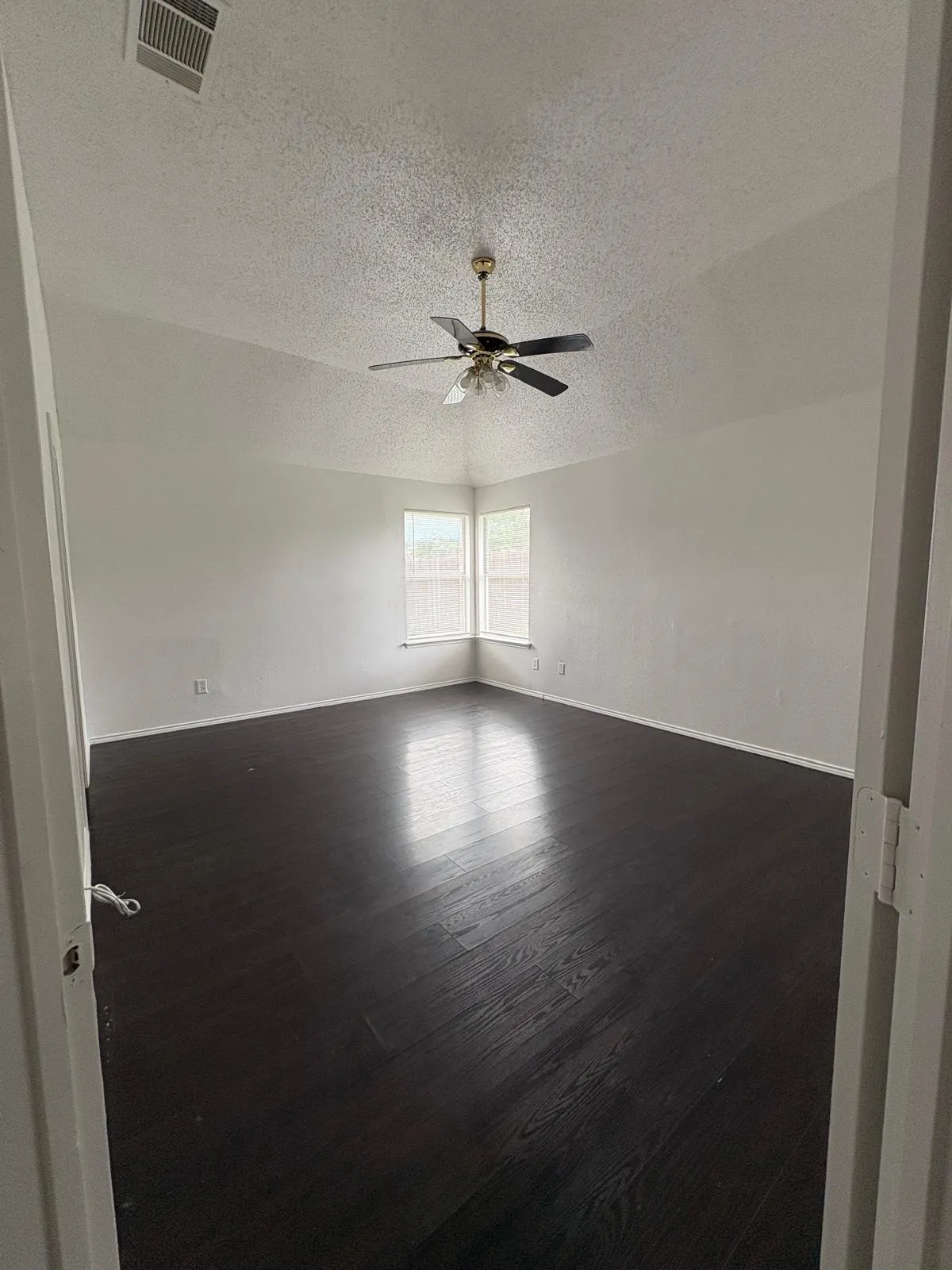 Single Family Residence For Rent in Tarrant County , 6426 St Leonard Drive, Arlington, Texas 76001, 4 Bedroom, 2 Bathroom, 2 Garage spaces, 2,157 Sqft, built in 1998, mls#21410391, Real Estate Agent in Arlington, Homes For Rent in Tarrant county, Homes For Rent in Arlington, Realtor in Arlington Texas, Real Estate Brokerage Independent Realty Texas, Luminita Cordes Realtor