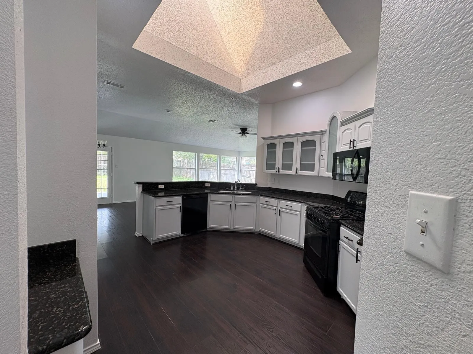Single Family Residence For Rent in Tarrant County , 6426 St Leonard Drive, Arlington, Texas 76001, 4 Bedroom, 2 Bathroom, 2 Garage spaces, 2,157 Sqft, built in 1998, mls#21410391, Real Estate Agent in Arlington, Homes For Rent in Tarrant county, Homes For Rent in Arlington, Realtor in Arlington Texas, Real Estate Brokerage Independent Realty Texas, Luminita Cordes Realtor