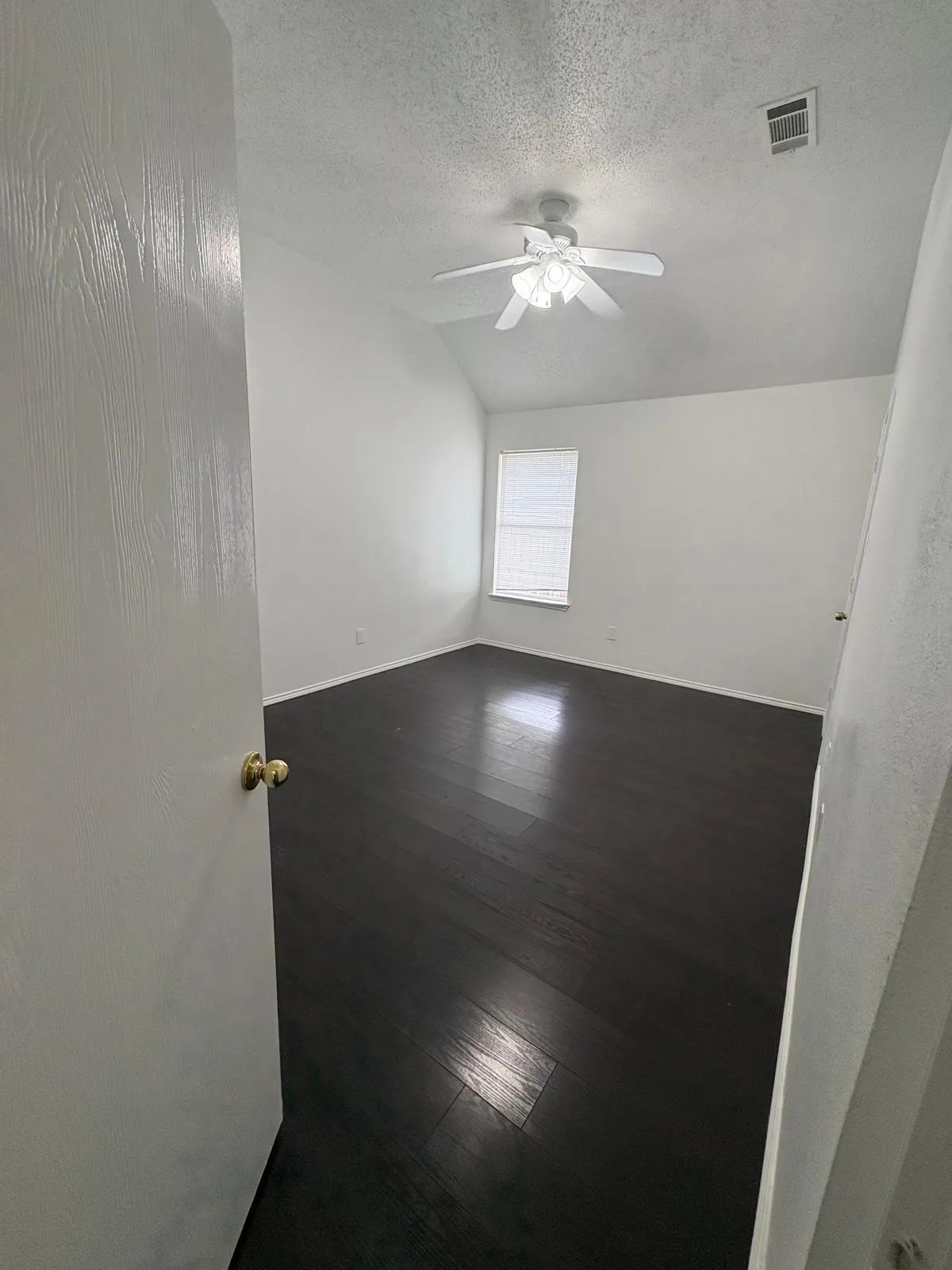 Single Family Residence For Rent in Tarrant County , 6426 St Leonard Drive, Arlington, Texas 76001, 4 Bedroom, 2 Bathroom, 2 Garage spaces, 2,157 Sqft, built in 1998, mls#21410391, Real Estate Agent in Arlington, Homes For Rent in Tarrant county, Homes For Rent in Arlington, Realtor in Arlington Texas, Real Estate Brokerage Independent Realty Texas, Luminita Cordes Realtor