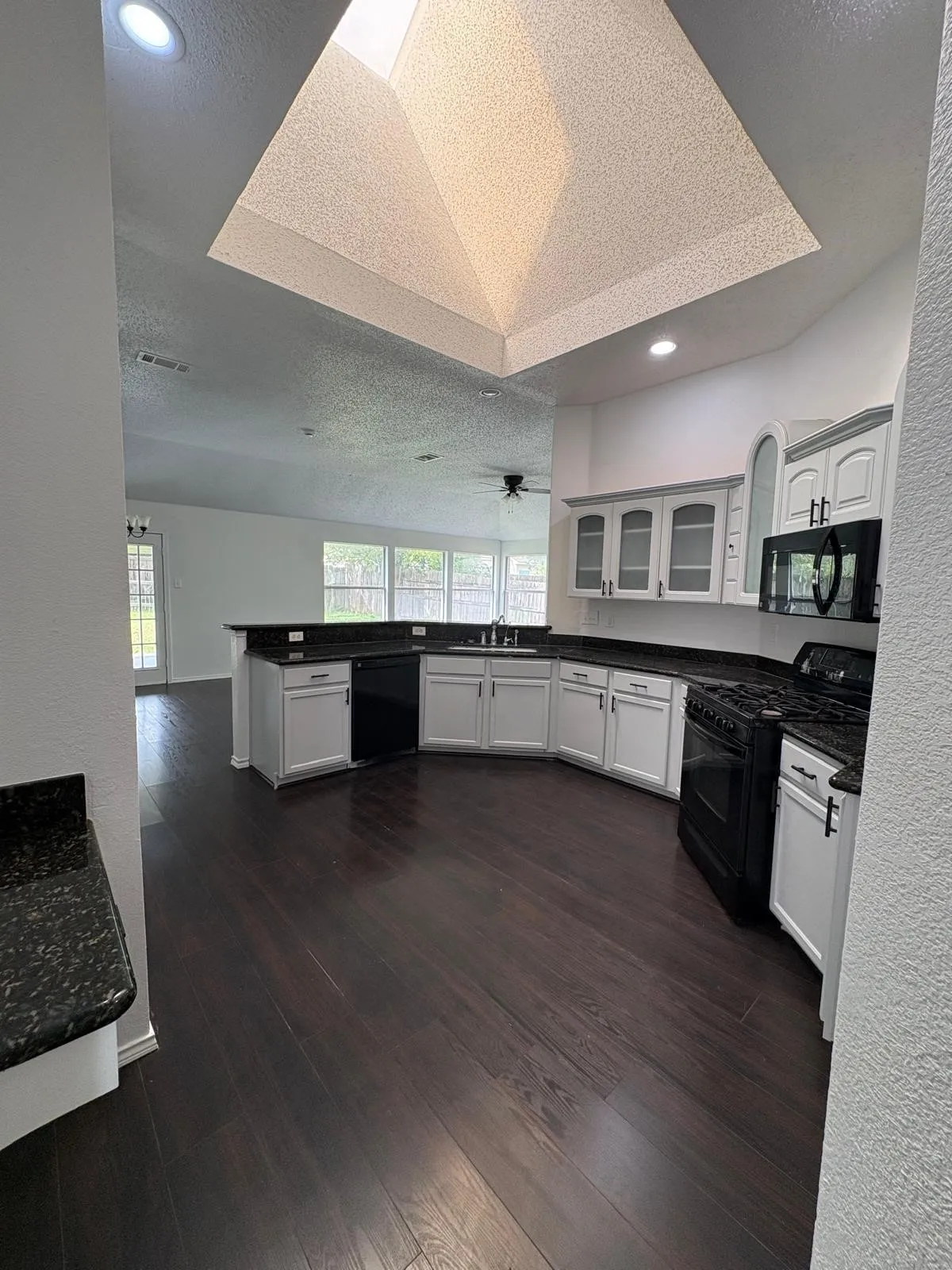 Single Family Residence For Rent in Tarrant County , 6426 St Leonard Drive, Arlington, Texas 76001, 4 Bedroom, 2 Bathroom, 2 Garage spaces, 2,157 Sqft, built in 1998, mls#21410391, Real Estate Agent in Arlington, Homes For Rent in Tarrant county, Homes For Rent in Arlington, Realtor in Arlington Texas, Real Estate Brokerage Independent Realty Texas, Luminita Cordes Realtor