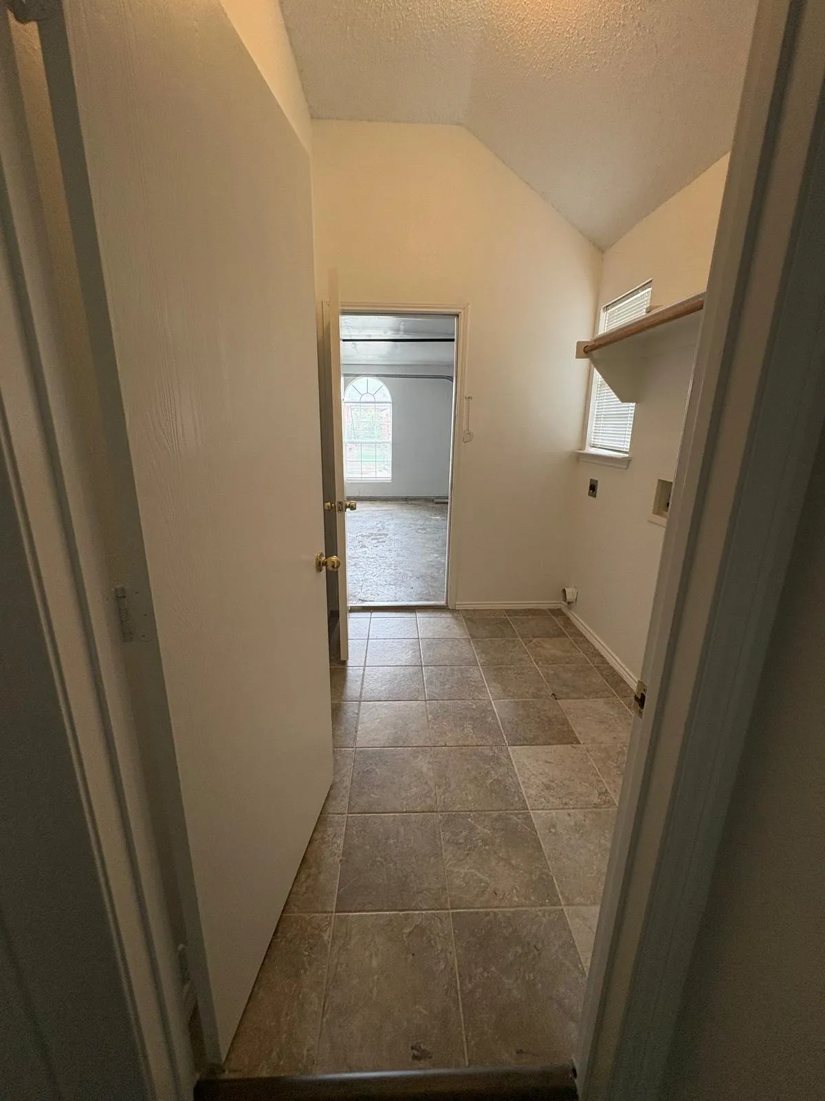 Single Family Residence For Rent in Tarrant County , 6426 St Leonard Drive, Arlington, Texas 76001, 4 Bedroom, 2 Bathroom, 2 Garage spaces, 2,157 Sqft, built in 1998, mls#21410391, Real Estate Agent in Arlington, Homes For Rent in Tarrant county, Homes For Rent in Arlington, Realtor in Arlington Texas, Real Estate Brokerage Independent Realty Texas, Luminita Cordes Realtor