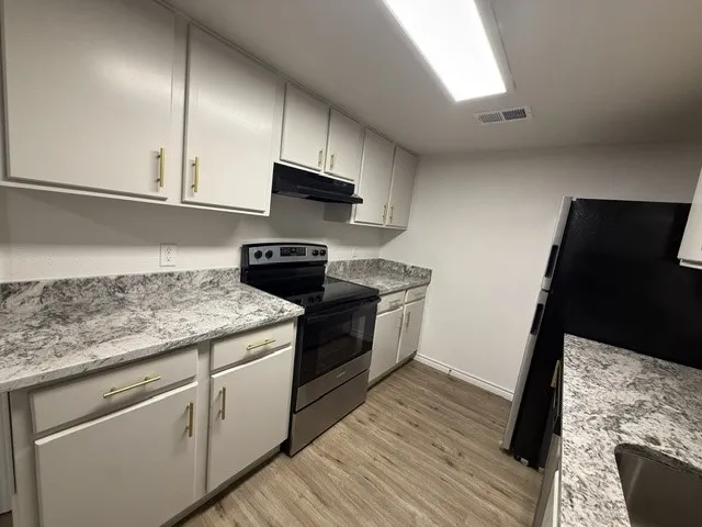 Apartment For Rent in Hood County , 1505 W Pearl Street 9, Granbury, Texas 76048, 2 Bedroom, 2 Bathroom, Garage spaces, 1,170 Sqft, built in 1977, mls#21410390, Real Estate Agent in Granbury, Homes For Rent in Hood county, Homes For Rent in Granbury, Realtor in Granbury Texas, Real Estate Brokerage Independent Realty Texas, Luminita Cordes Realtor