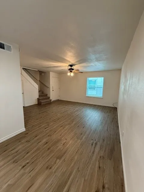 Apartment For Rent in Hood County , 1505 W Pearl Street 9, Granbury, Texas 76048, 2 Bedroom, 2 Bathroom, Garage spaces, 1,170 Sqft, built in 1977, mls#21410390, Real Estate Agent in Granbury, Homes For Rent in Hood county, Homes For Rent in Granbury, Realtor in Granbury Texas, Real Estate Brokerage Independent Realty Texas, Luminita Cordes Realtor