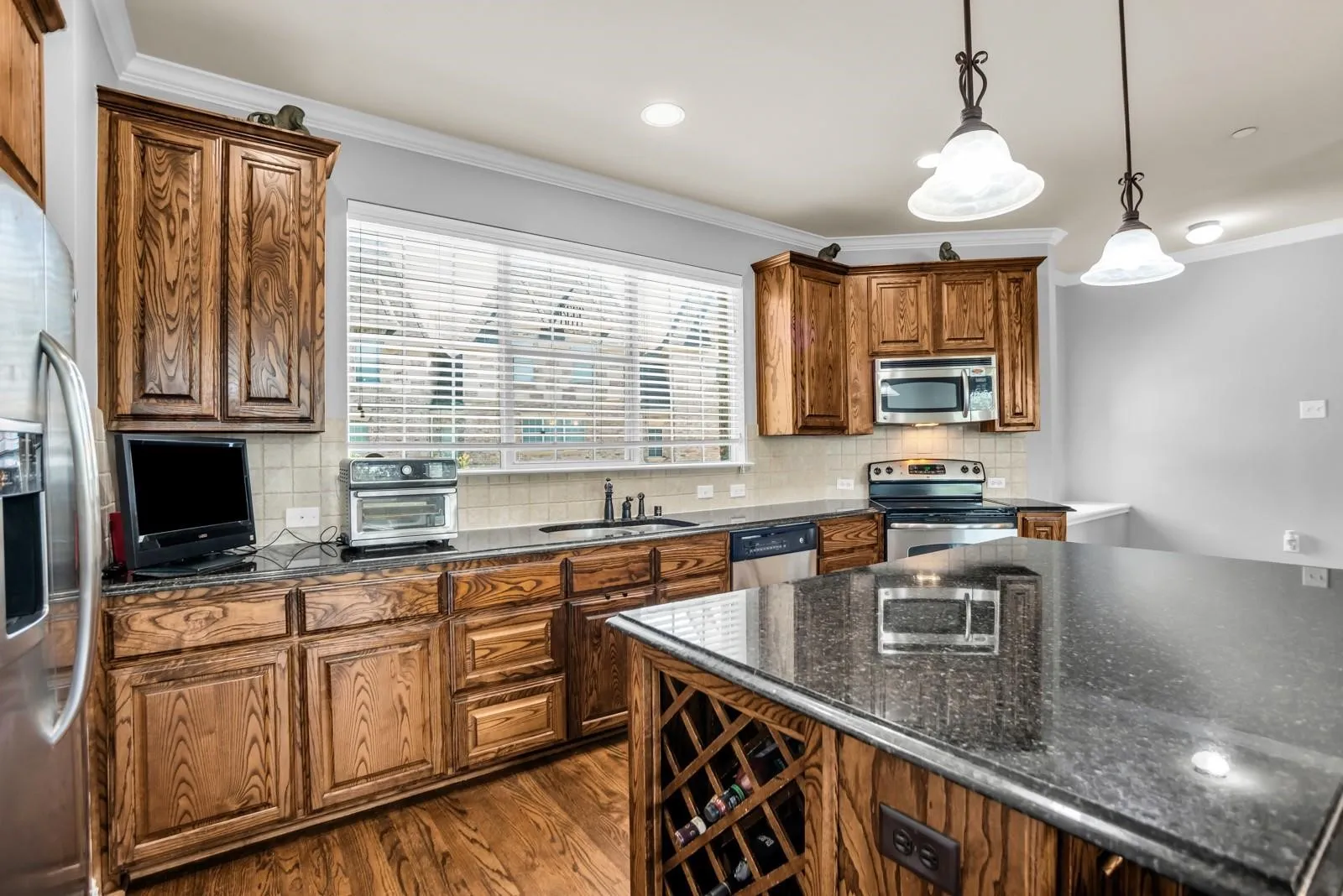 Condominium For Rent in Denton County , 2700 Club Ridge Drive 1, Lewisville, Texas 75067, 3 Bedroom, 4 Bathroom, 2 Garage spaces, 1,750 Sqft, built in 2008, mls#21406140, Real Estate Agent in Lewisville, Homes For Rent in Denton county, Homes For Rent in Lewisville, Realtor in Lewisville Texas, Real Estate Brokerage Independent Realty Texas, Luminita Cordes Realtor