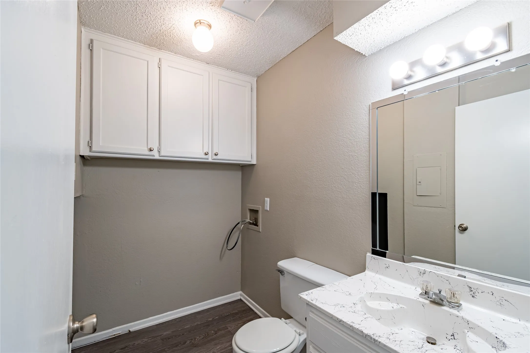 Quadruplex For Rent in Tarrant County , 808 Treadwell Court A, Hurst, Texas 76053, 2 Bedroom, 3 Bathroom, Garage spaces, 1,056 Sqft, built in 1985, mls#21410399, Real Estate Agent in Hurst, Homes For Rent in Tarrant county, Homes For Rent in Hurst, Realtor in Hurst Texas, Real Estate Brokerage Independent Realty Texas, Luminita Cordes Realtor